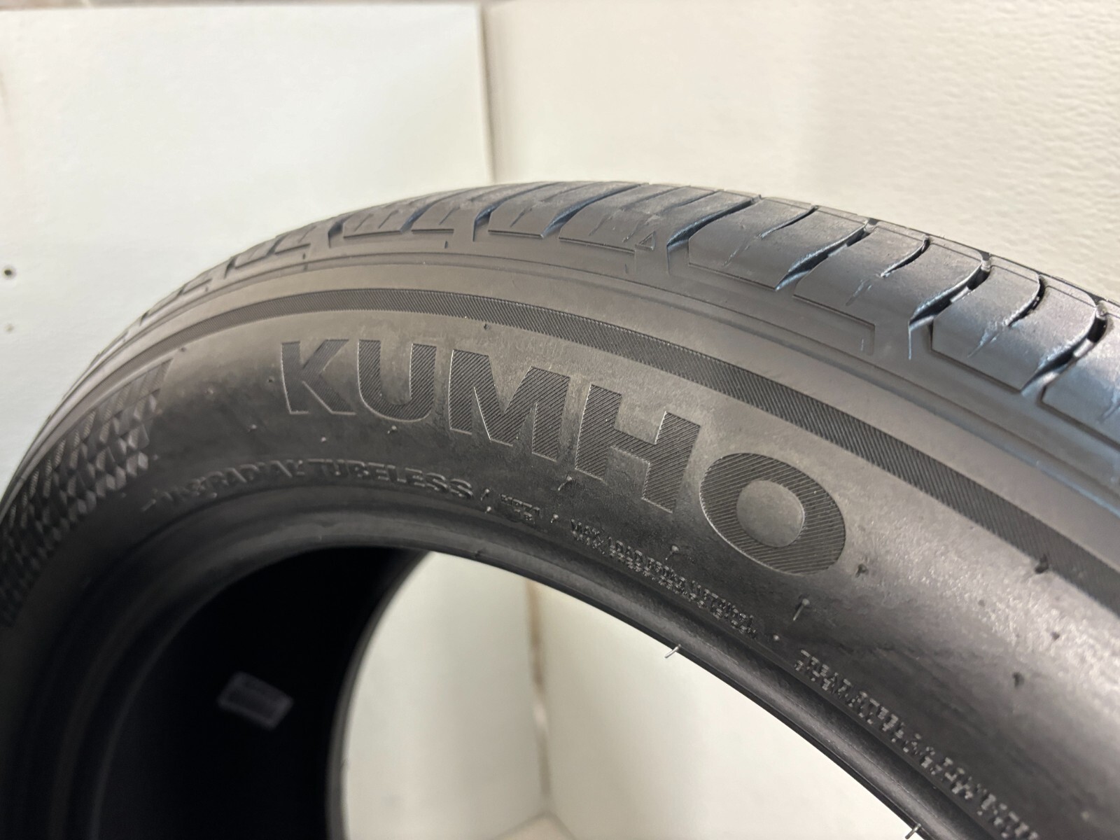 NO SHIPPING ONLY LOCAL PICK UP 4 Tires 245 50 20 Kumho Crugen HP71 102V