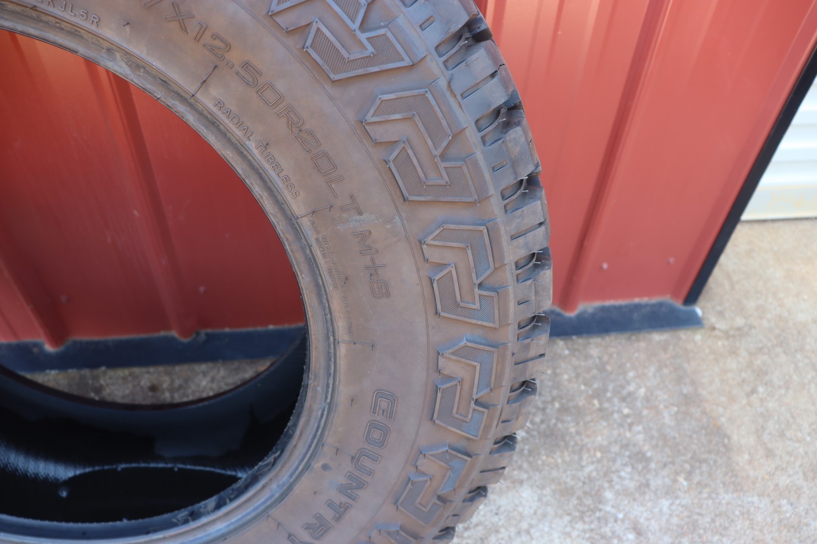 TIRE FURY COUNTRY HUNTER R/T 37X12.50 R20 LT 20″ 126Q