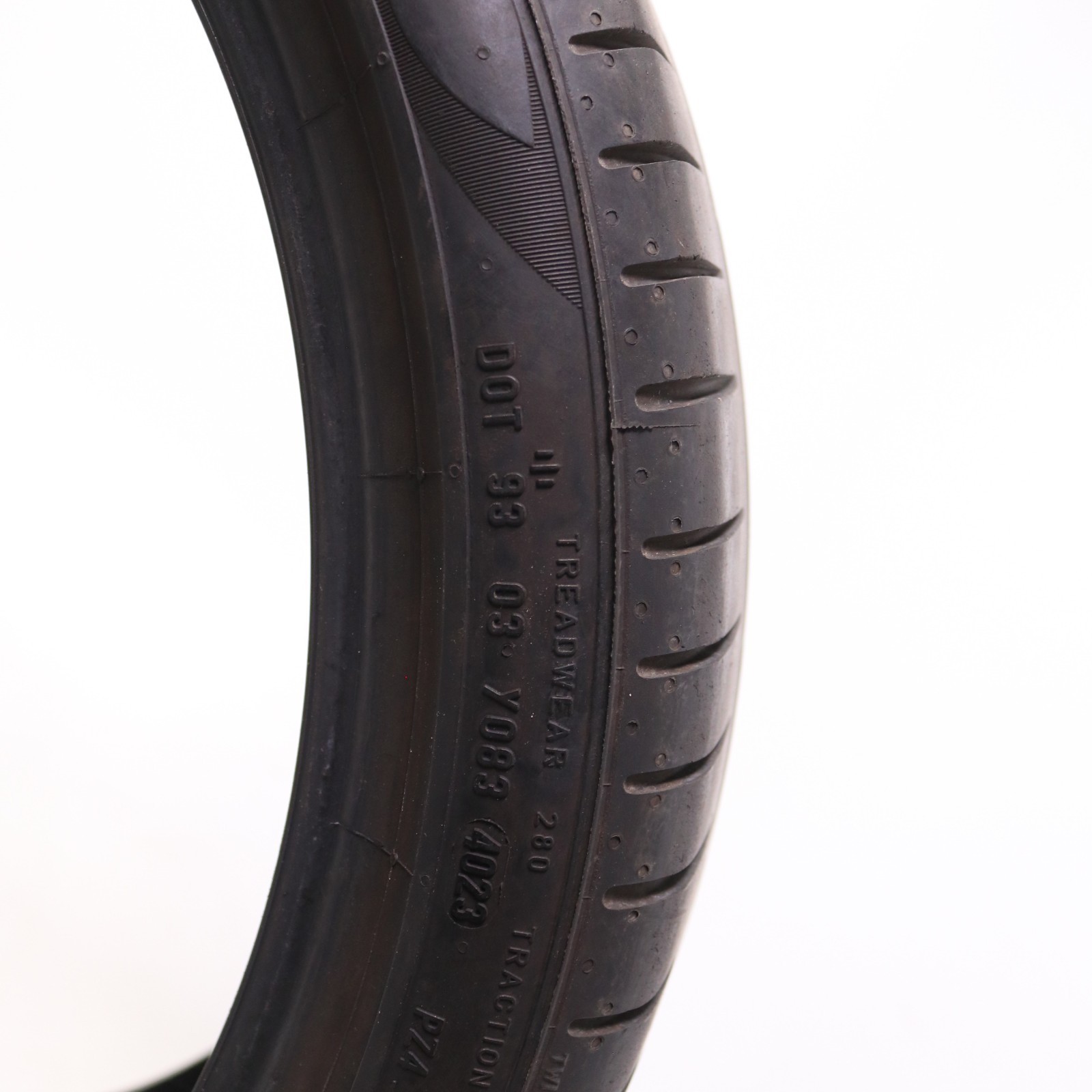 Set of 2 Used 255/35R19 Pirelli P Zero PZ4 MOE Run Flat – 96Y – 5-5.5/32