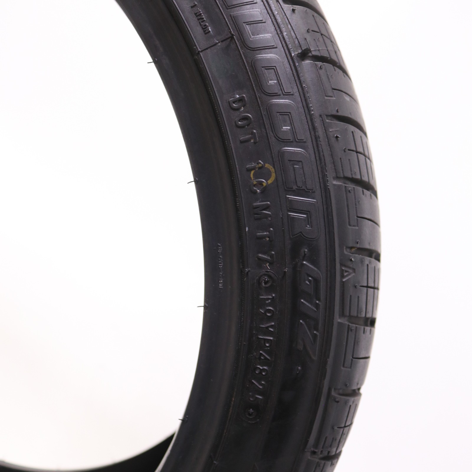 Used 225/40ZR18 Road Hugger GTZ – 92W – 9/32