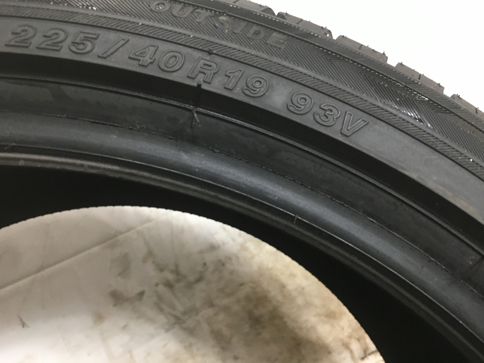 [1] Yokohama YK-GTX All Season P225/40R19 225 40 19 Tire – Driven Once