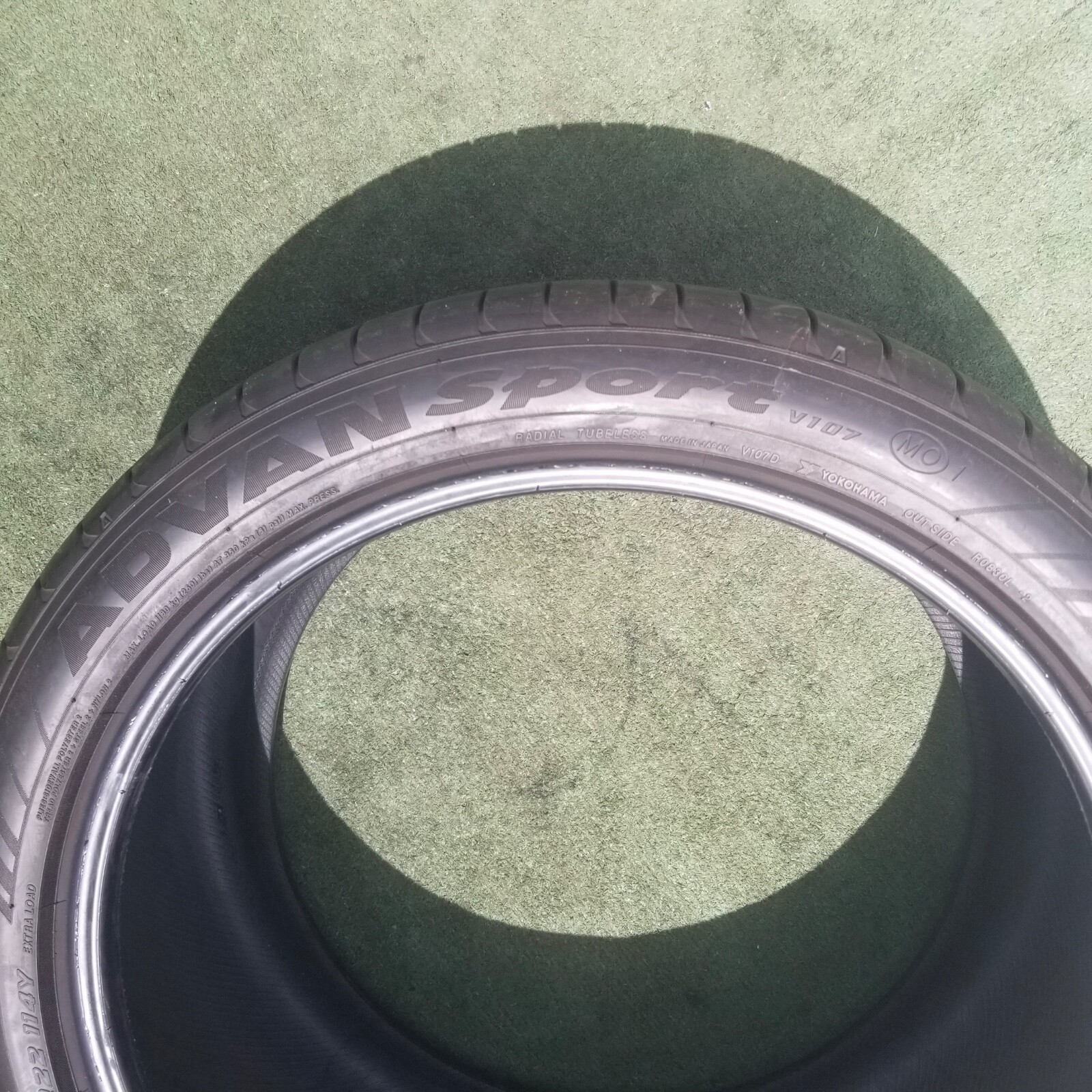325/35R22 Yokohama Advan Sport V107 Tires MO1 Mercedes-Benz GLE 325/35ZR-22 50%