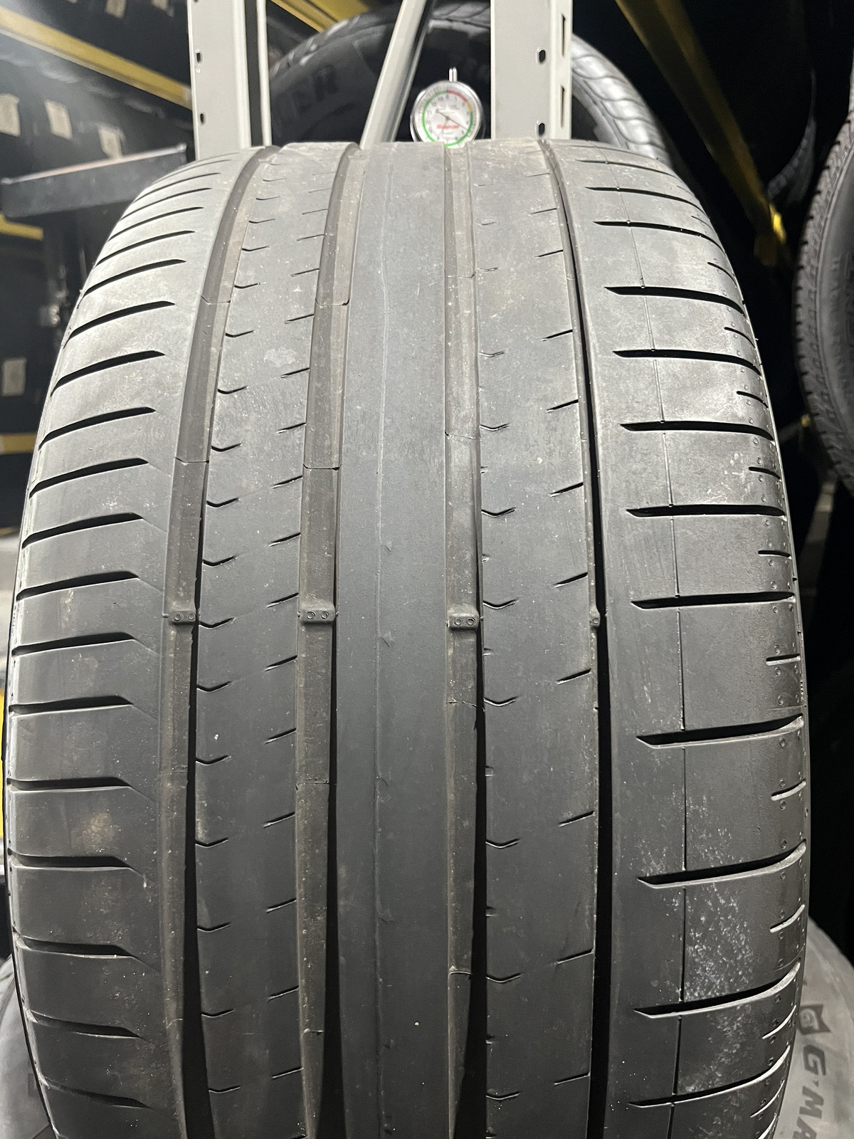 1 Tire Pirelli P Zero PZ4 MO-S PNCS 325/35R23 111Y DOT.1524 4.5/32 NO Patch