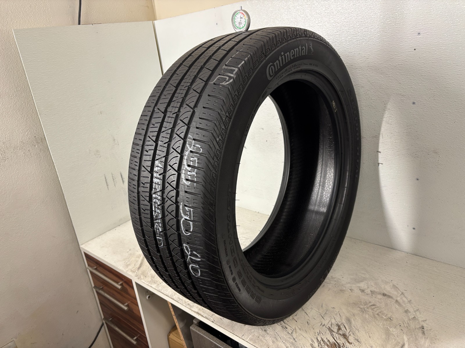 1 Tire 255 50 20 Continental CrossContact LX Sport (6.00-7.00/32=66-77% Tread)