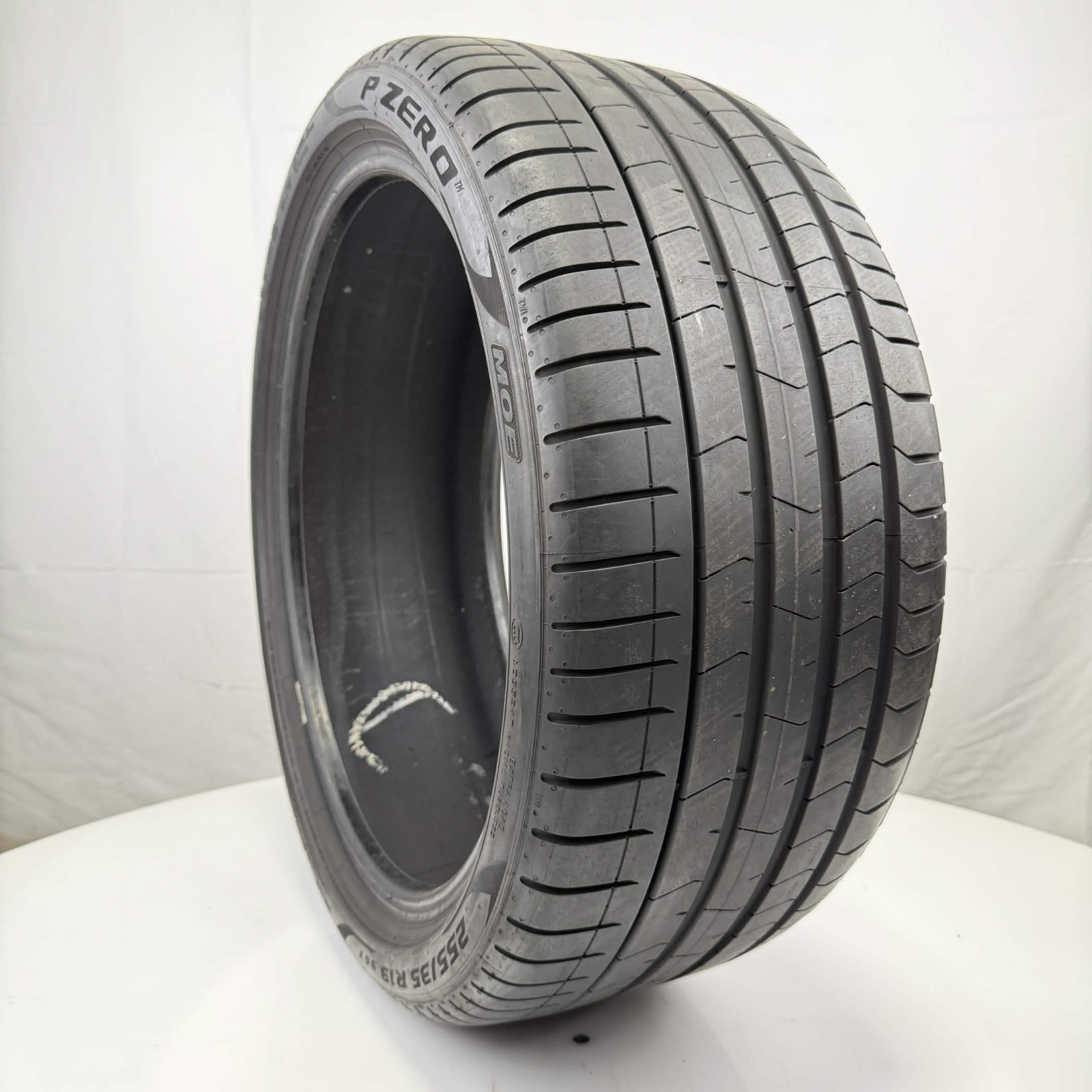 Used 255/35R19 Pirelli P Zero PZ4 MOE Run Flat 96Y 7.5/32 (DOT 23)