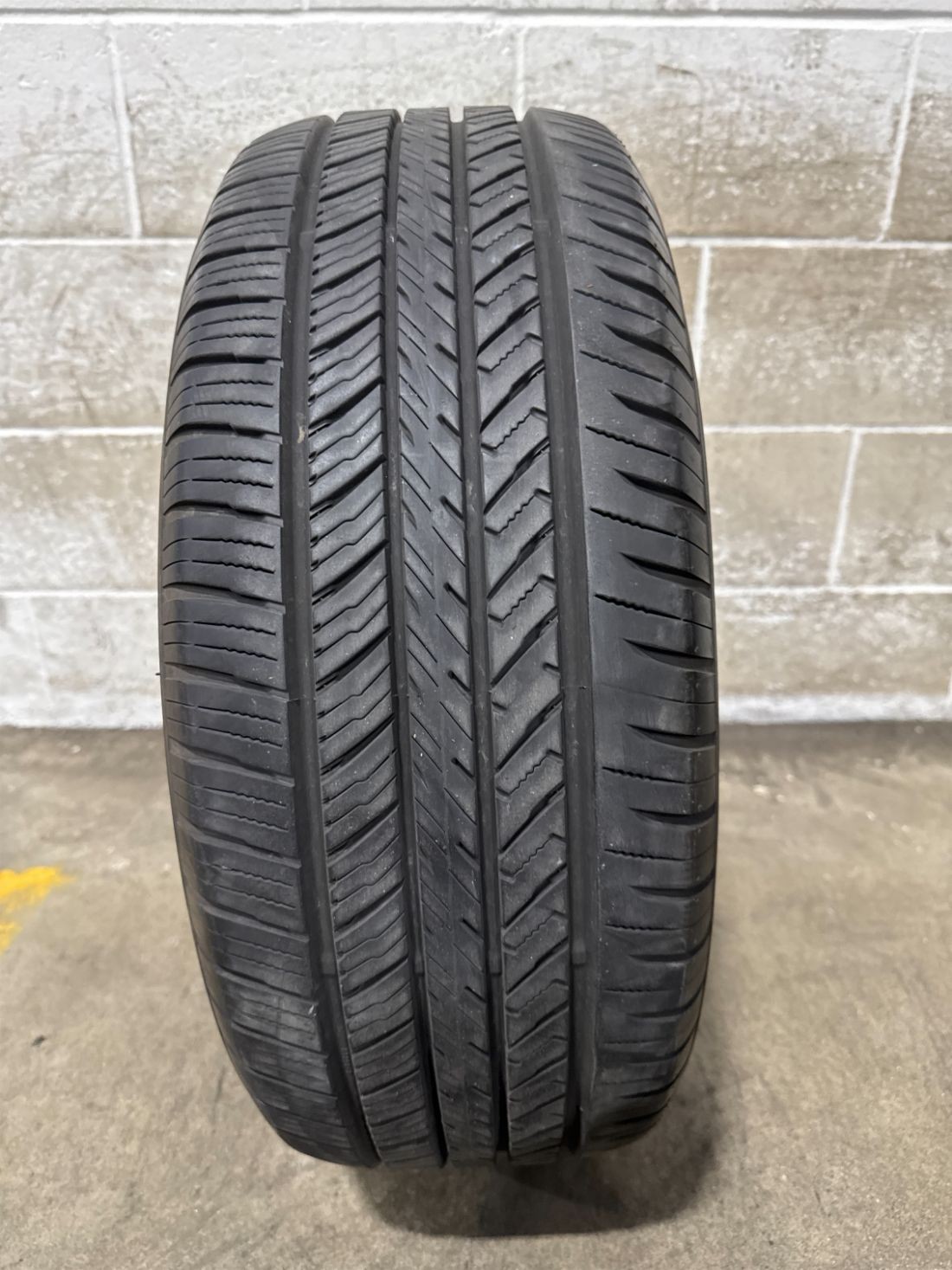 1x P235/55R17 Yokohama YK-GTX ALL SEASON 9/32 99 H Used Tire 2355517