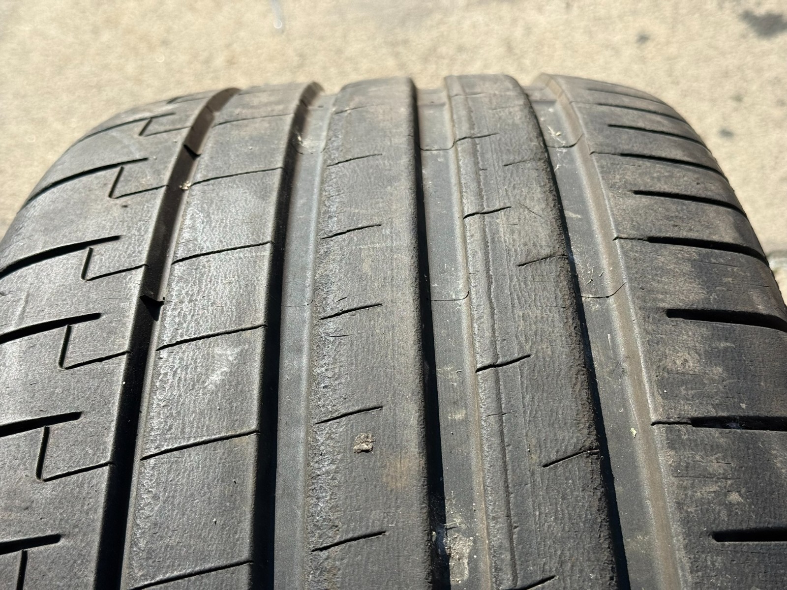 1 Pirelli P ZERO (PZ5) 285/35R23 110Y Ultra High Performance Summer Tire LUCID