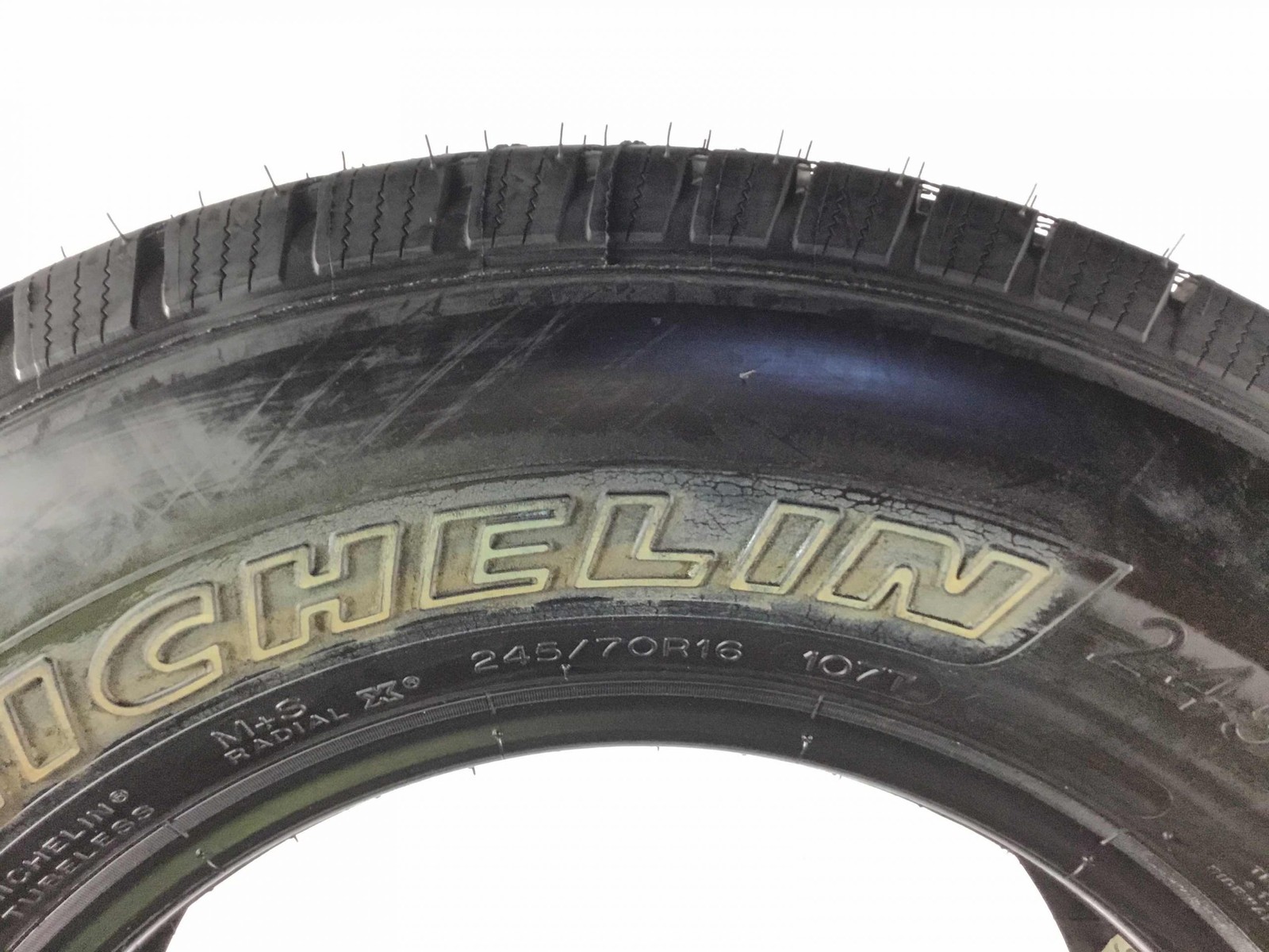 P245/70R16 Michelin NEW Defender LTX M/S OWL 107 T New 12/32nds