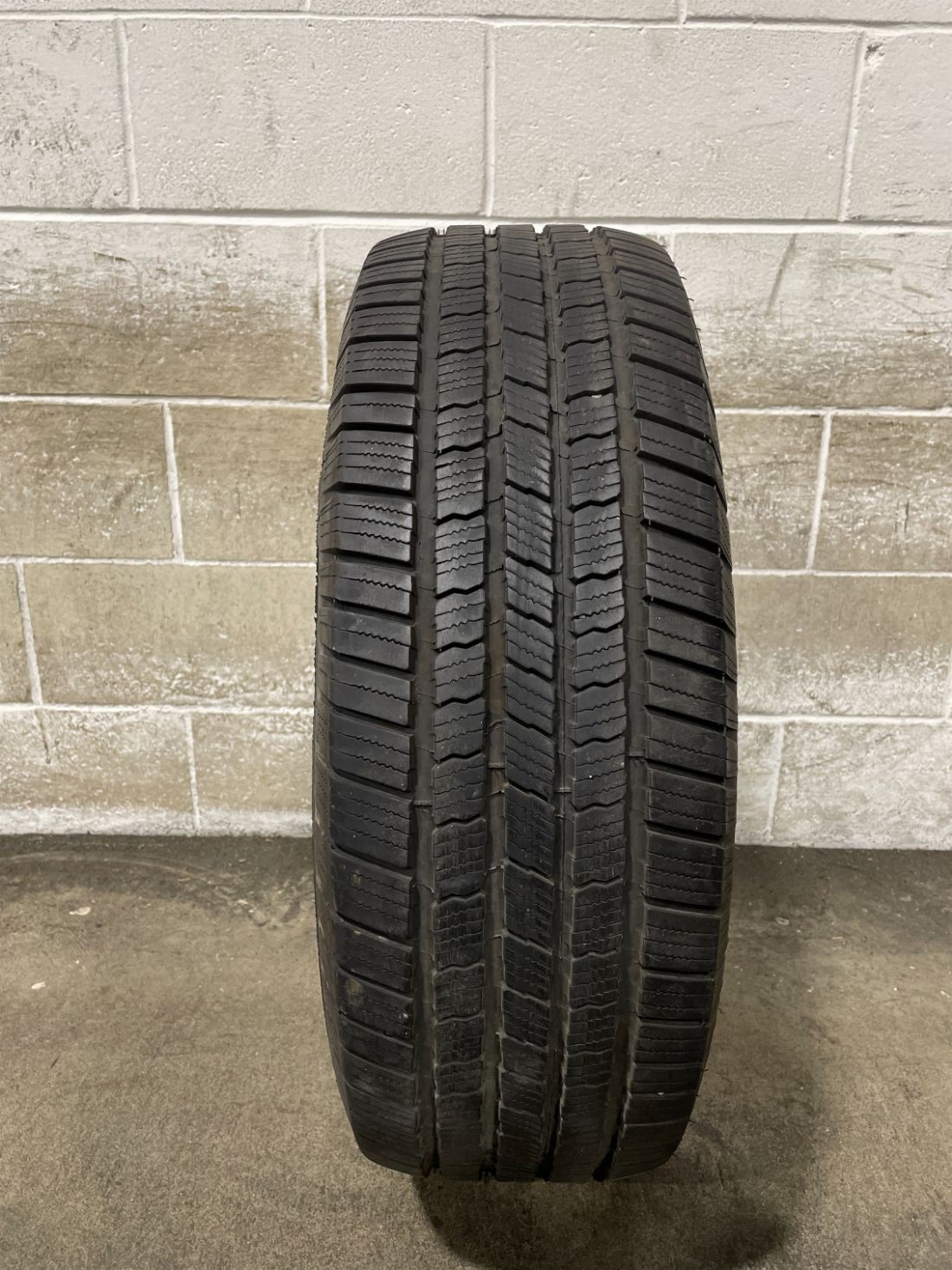 1x P265/60R18 Michelin Defender LTX MS 10/32 110 T Used Tire 2656018