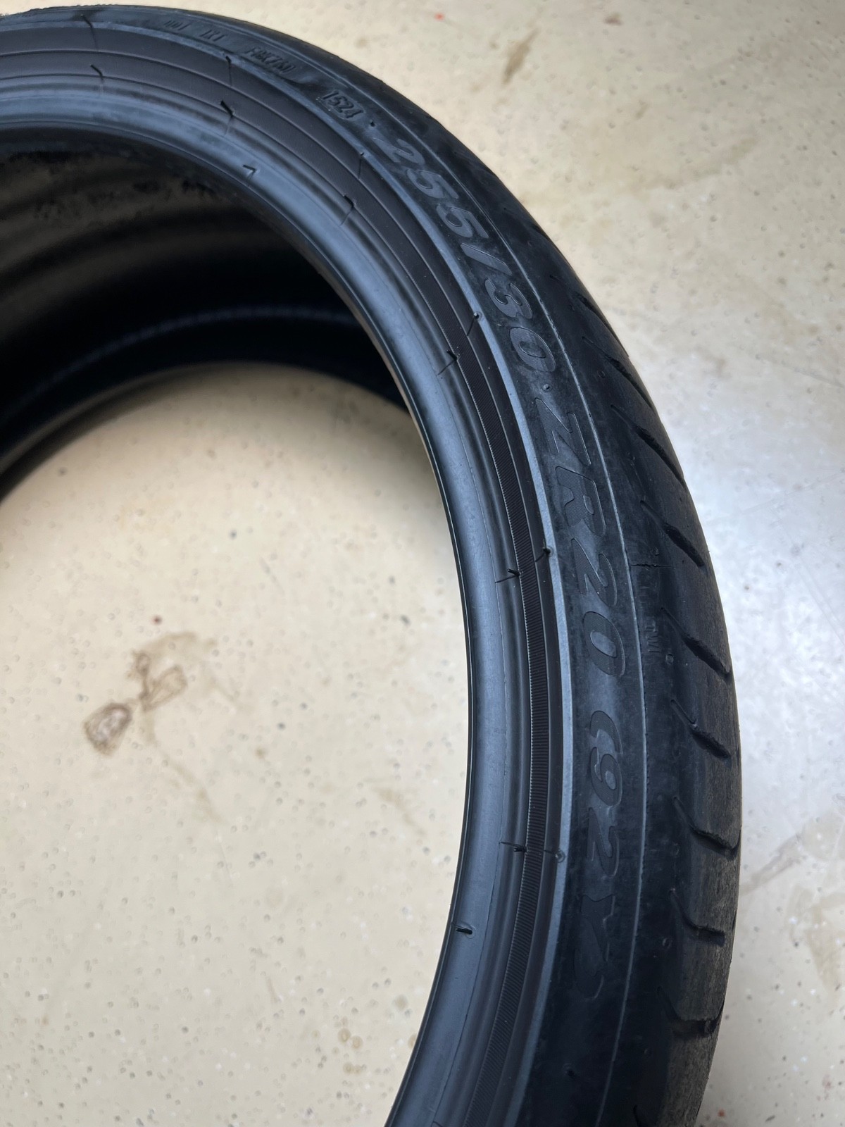 1 – TAKEOFF 255/30ZR20 XL (92Y) Pirelli P Zero (R01) Audi OEM – 6123