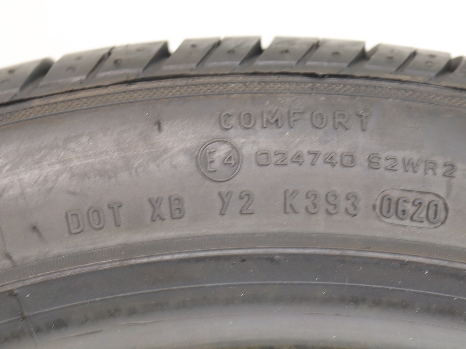 New Old Stock 275/40ZR19 Pireli Pzero Rosso 105Y DOT 0620 1J124