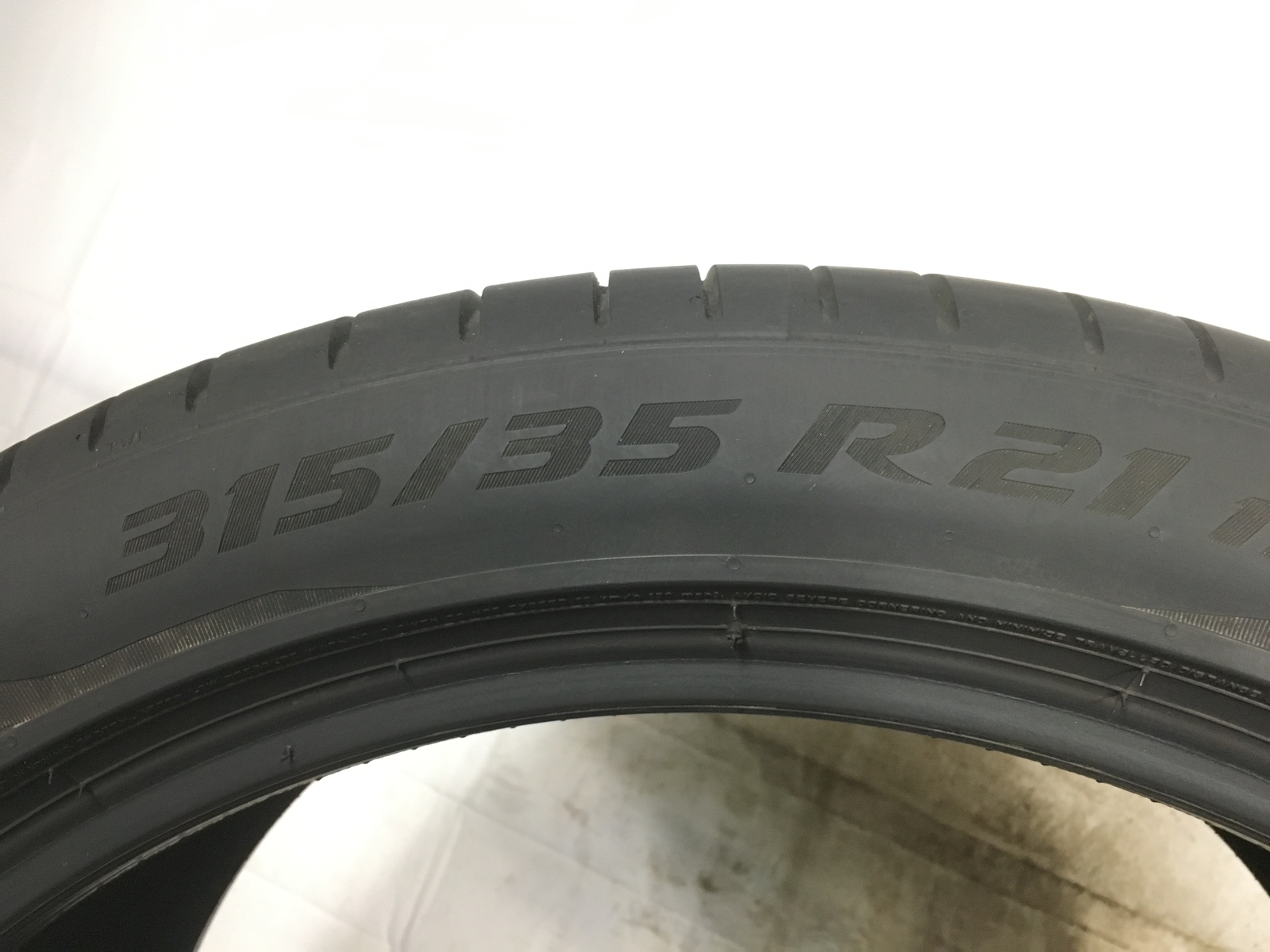 [1] Pirelli P Zero PZ4 Run Flat P315/35R21 315 35 21 Tire 7.75/32
