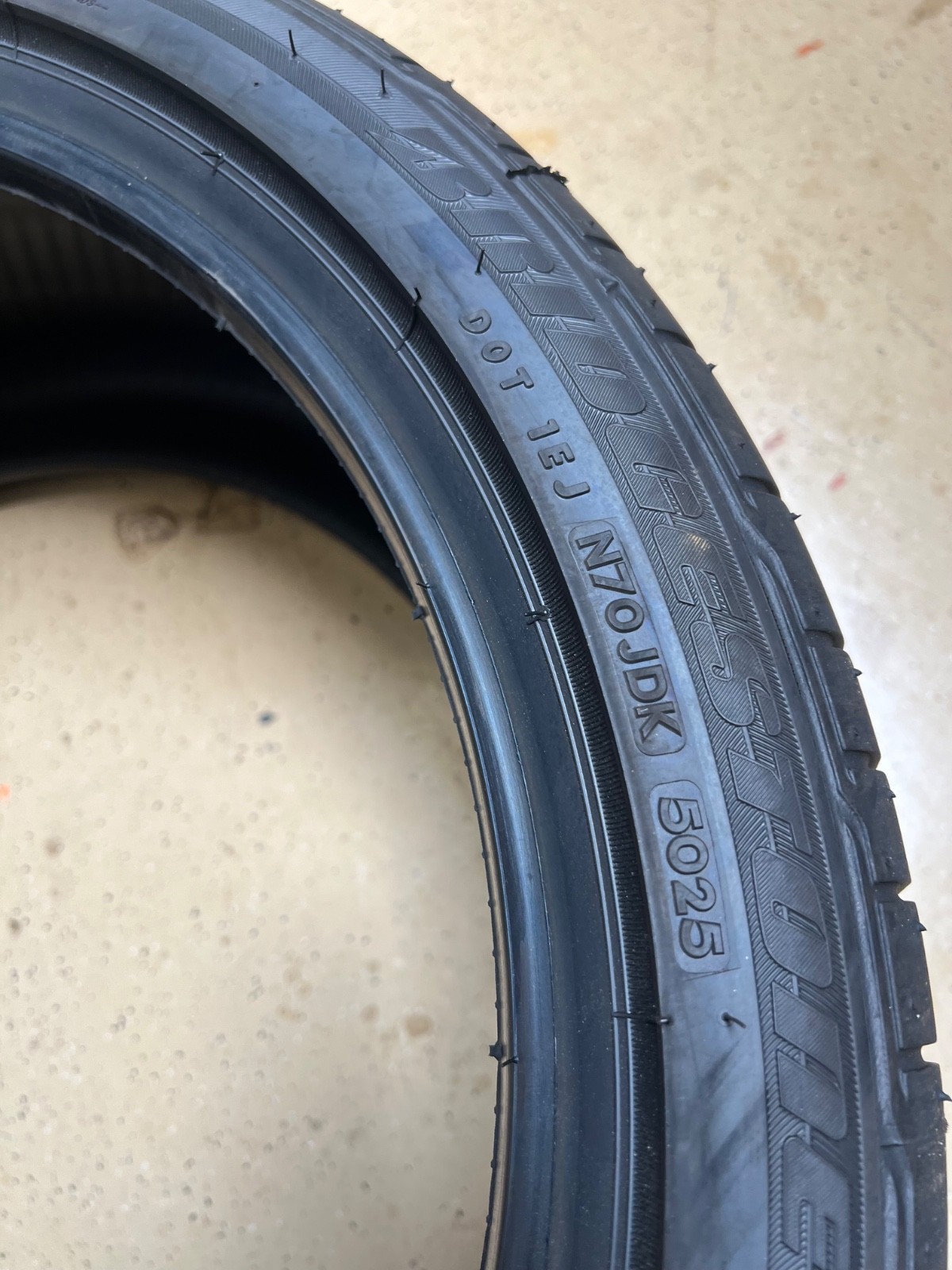 2 – NEW 265/35ZR19 (94Y) Bridgestone Potenza RE050A (N1) Porsche OEM – 7147