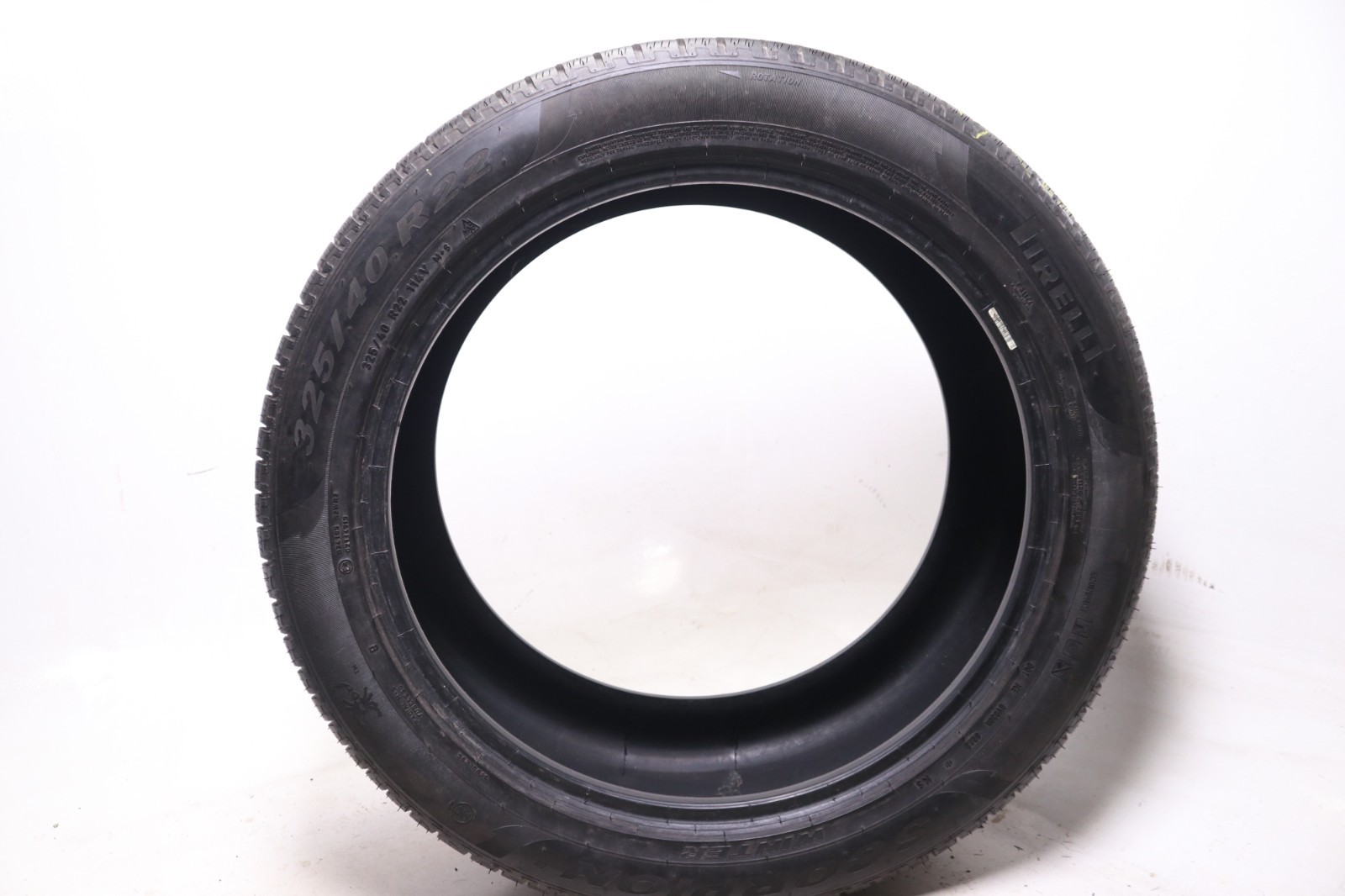 Used 325/40R22 Pirelli Scorpion Winter MO1 – 114V – 5.5/32