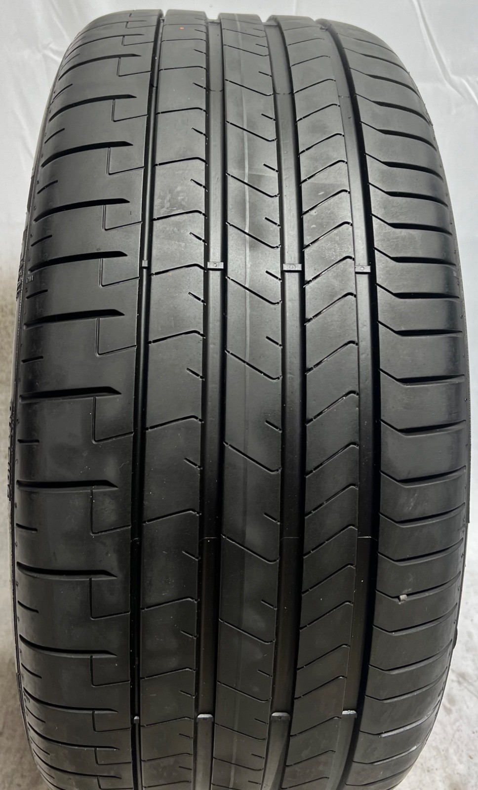 1 – TAKEOFF 285/35R21 XL (105Y) Pirelli P Zero PZ4 SEAL (*) BMW OEM – 5075
