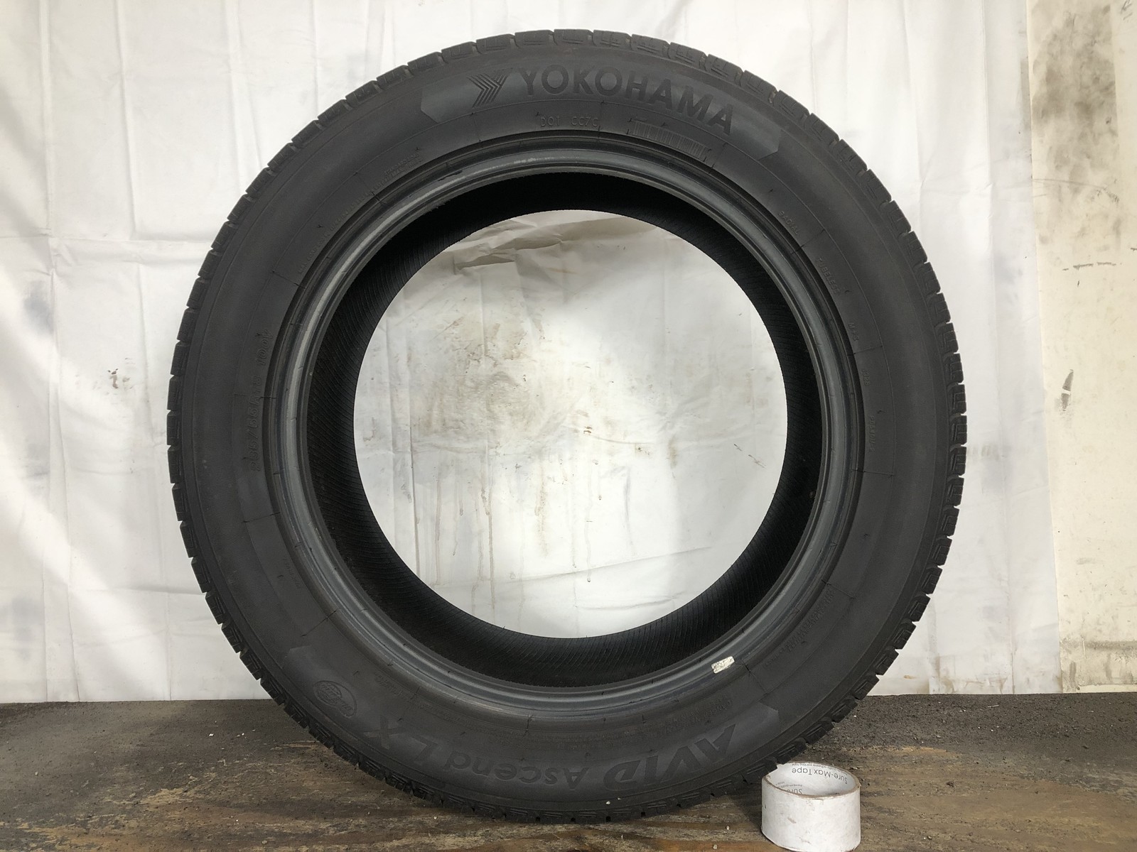 [1] Yokohama Avid Ascend LX P235/55R18 235 55 18 Tire 9.0/32