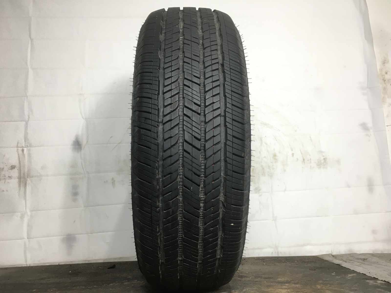 [1] Bridgestone Dueler H/T 685 P265/60R20 265 60 20 Tire 9.5-9.75/32