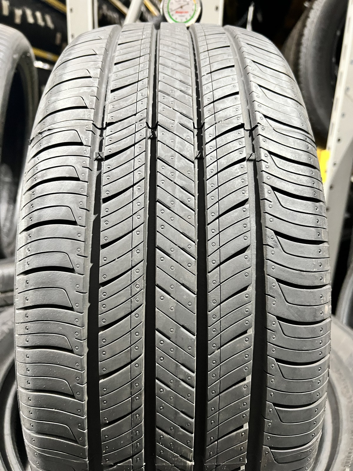 1 New Tire Hankook Kinergy GT 235/45R18 94V DOT.1625 9.5/32