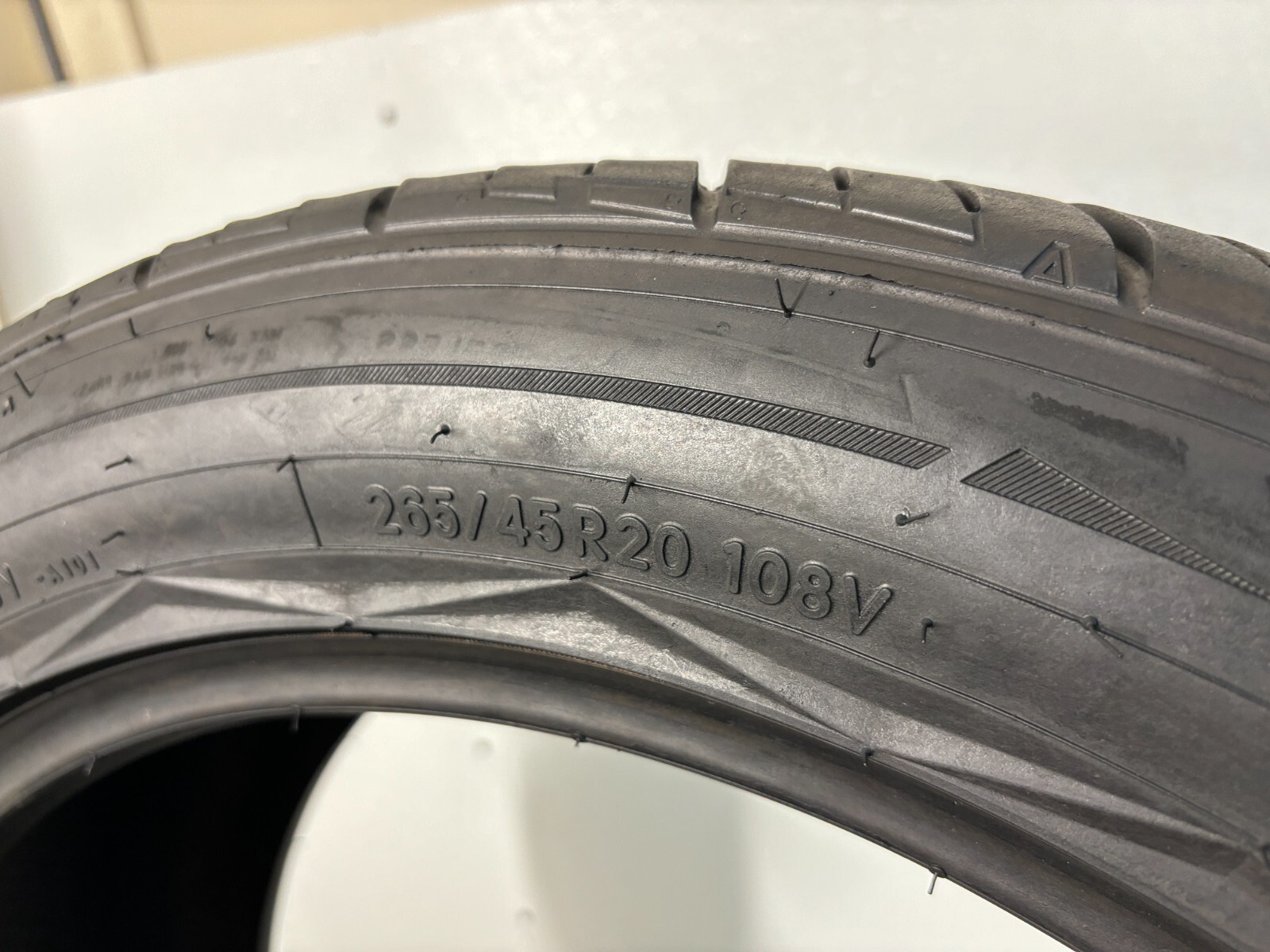 1 Tire 265 45 20 Nitto NT420V (8.00-8.50/32 Tread Left) NO REPAIRS 108V