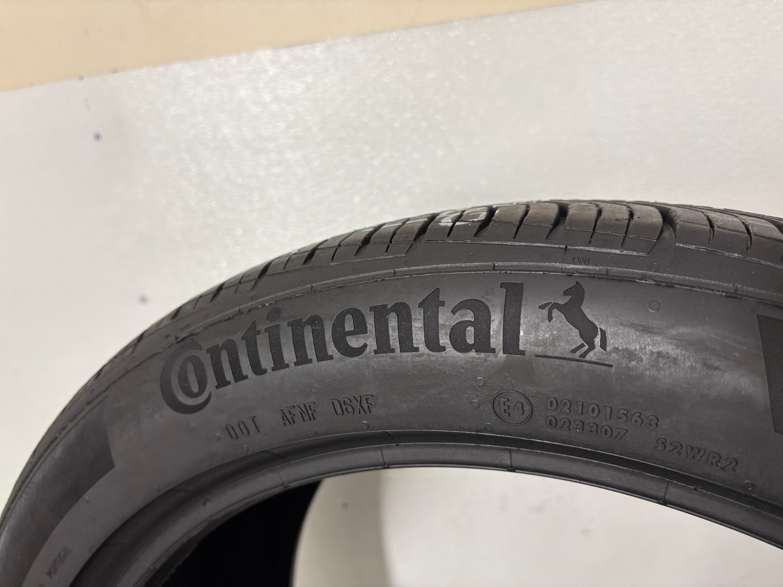 NO SHIPPING ONLY LOCAL PICK UP 2 Tires 285 40 21 Continental Pro Contact TX N0