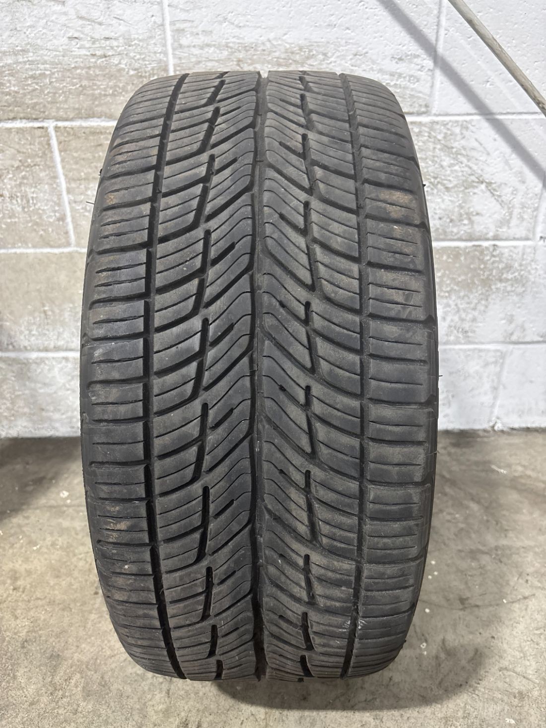 1x P255/35R20 BFGoodrich g-Force Comp 2 A/S + 8/32 97 W Used Tire 2553520