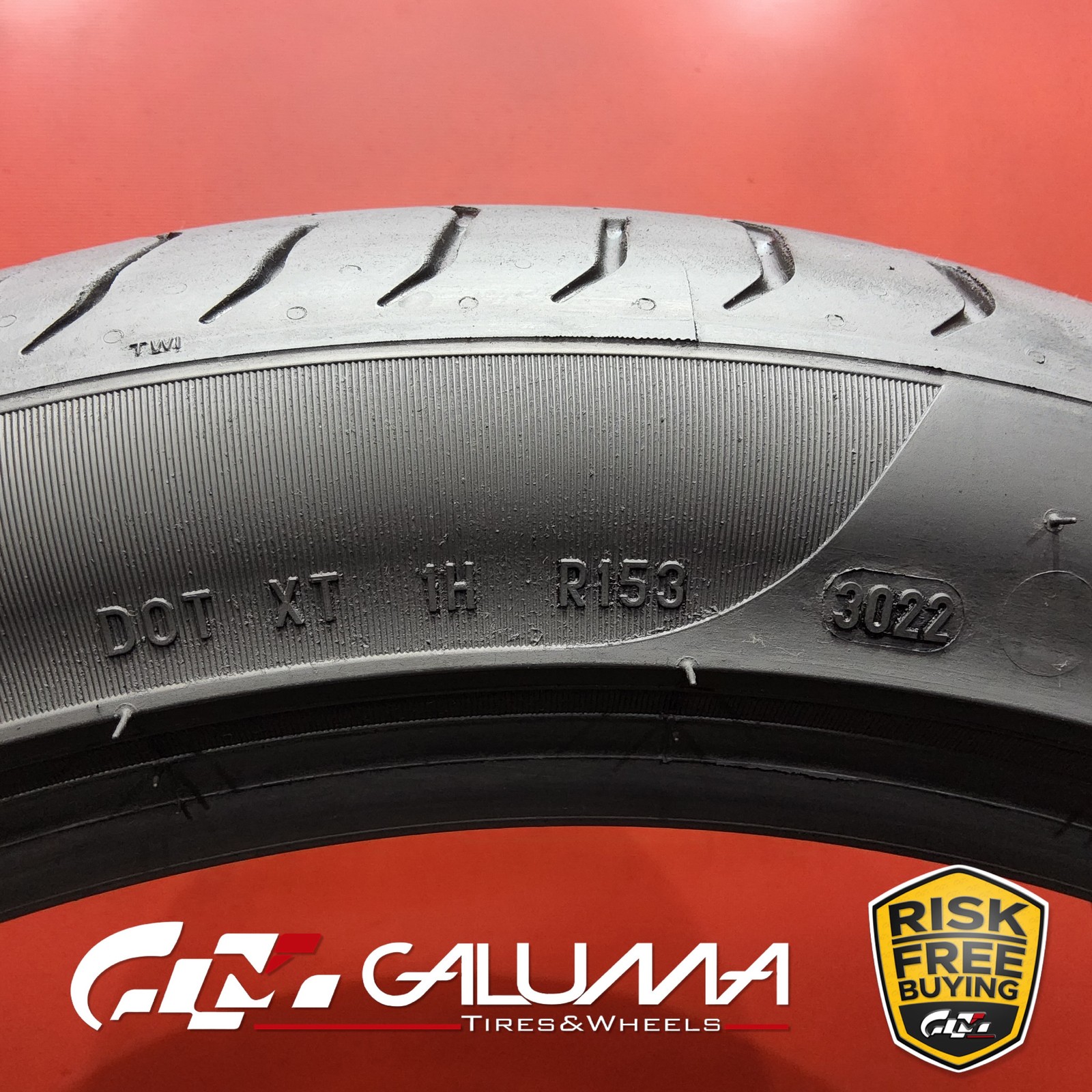 1 (One) Tire Pirelli P Zero (N1) XL 255/40ZR20 255/40/20 101Y No Patch #93630