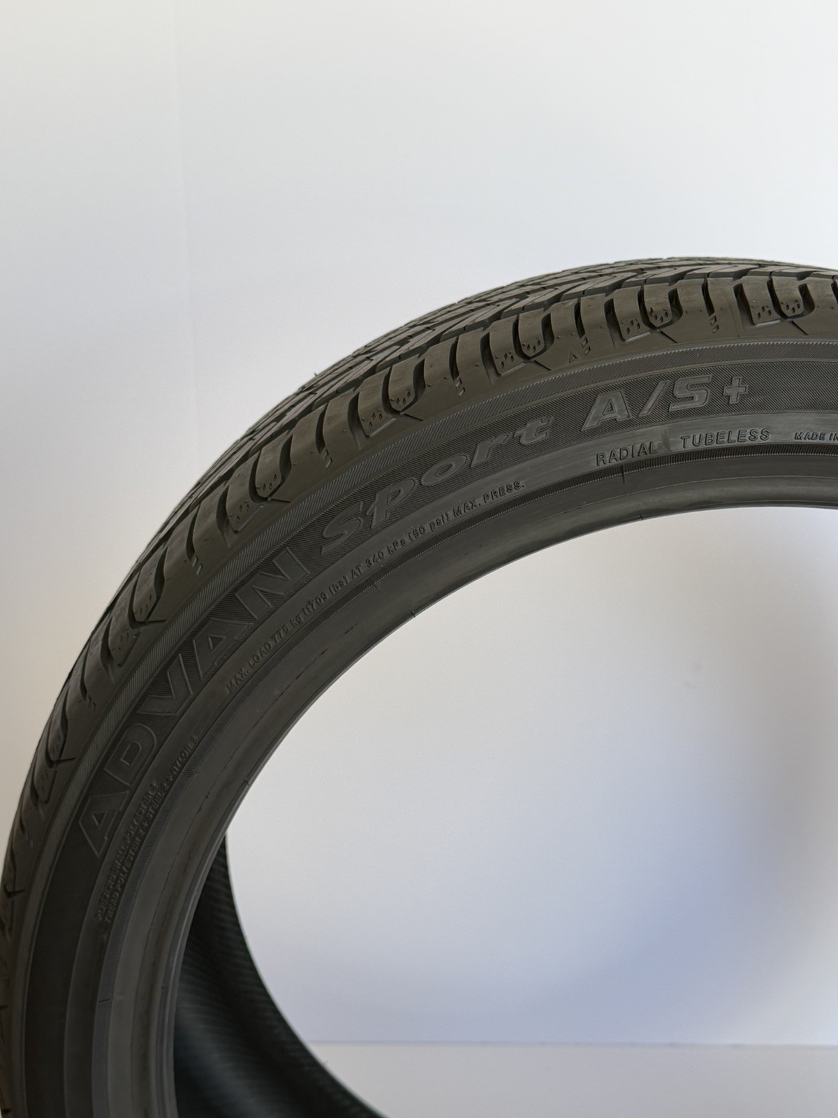 265/35R20 99Y Yokohama Advan Sport A/S+ 10.5/32 DOT 1723 2653520