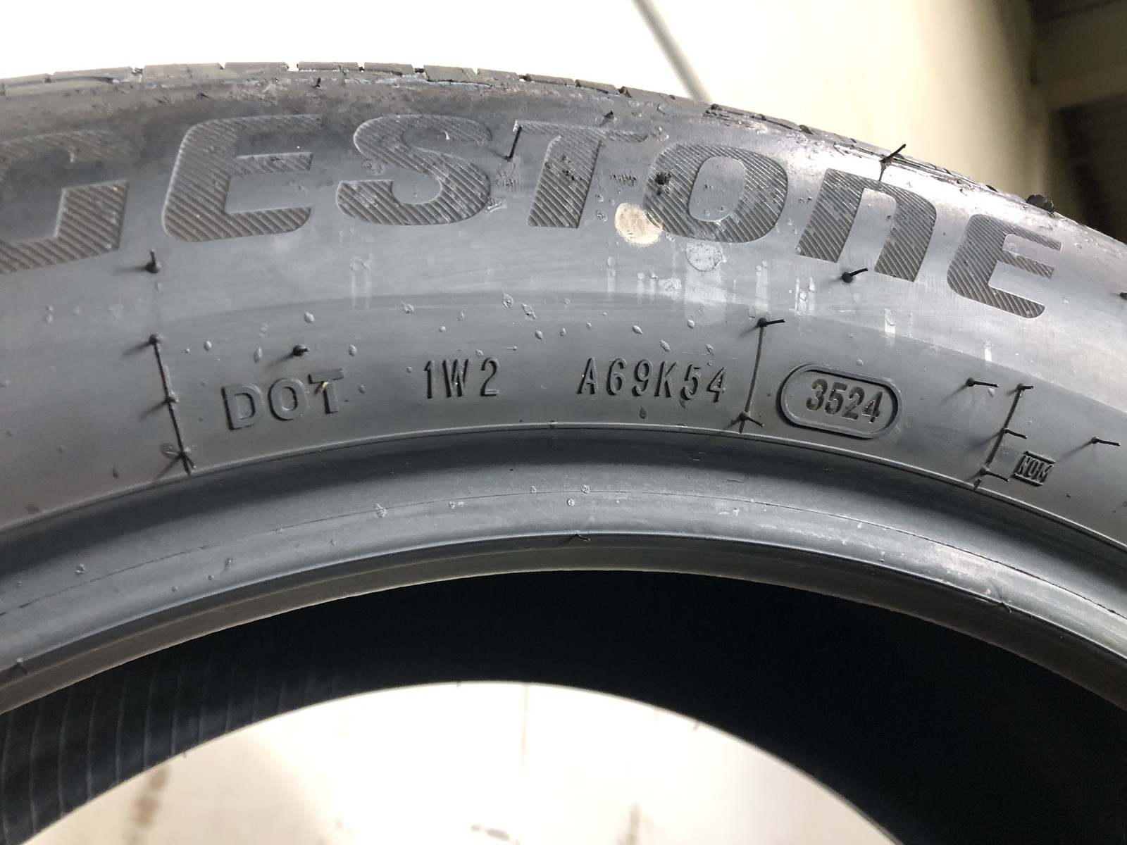 [1] Bridgestone Dueler H/P Sport AS RFT Run Flat 245 50 19 Tire 7.25/32