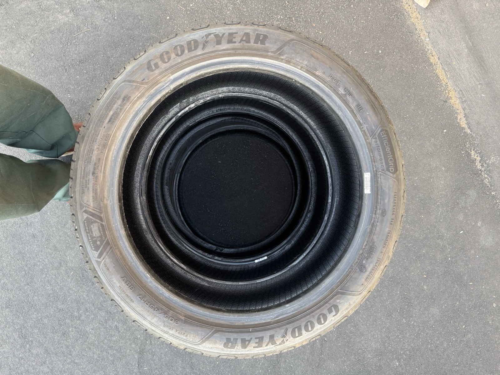 4- 205/45R17 Goodyear Efficient Grip 88V 8.5/32 DOT 2923 1M62