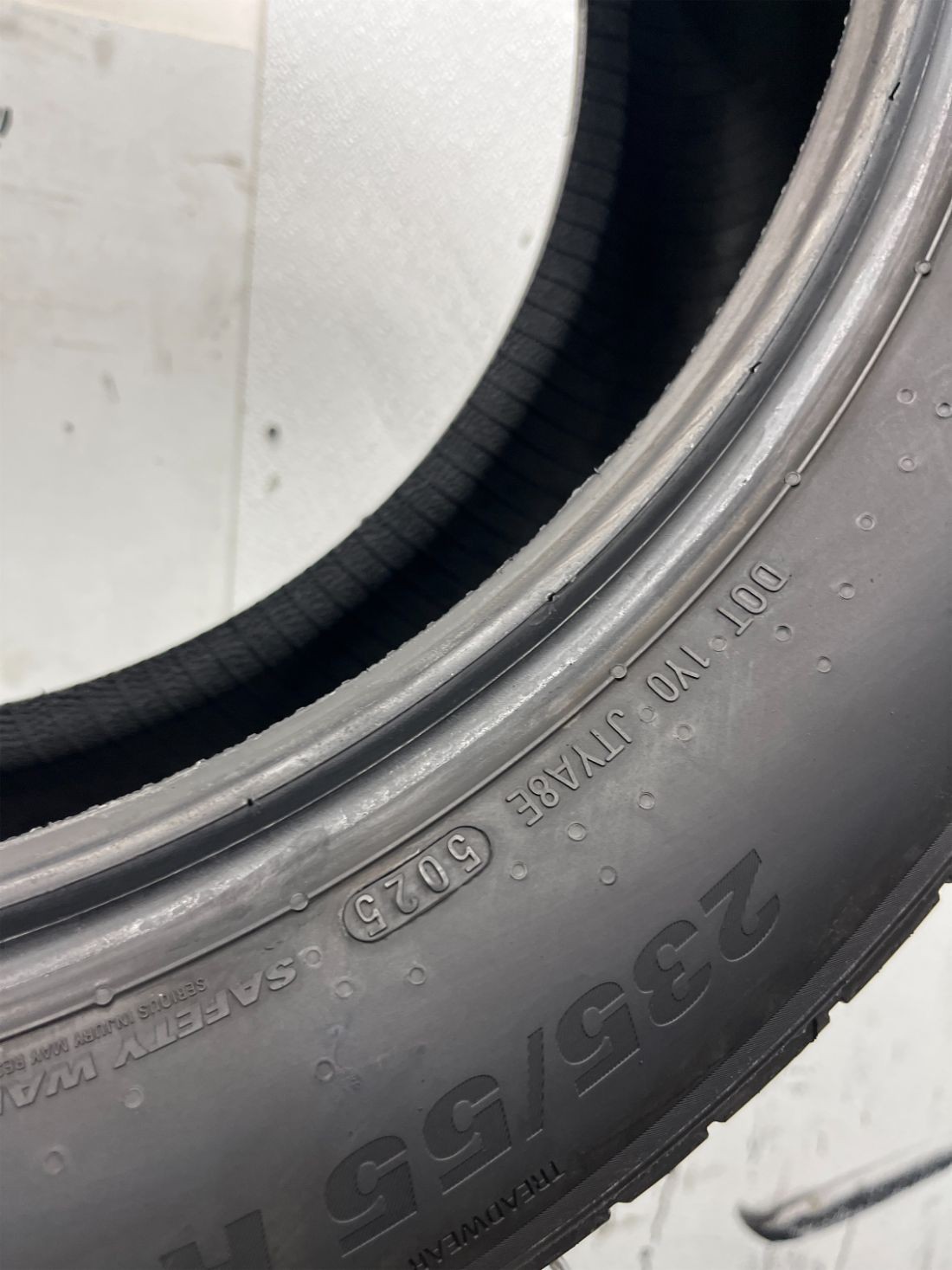 1 Used P235/55R19 Kumho Crugen HP71 101 H – 9/32