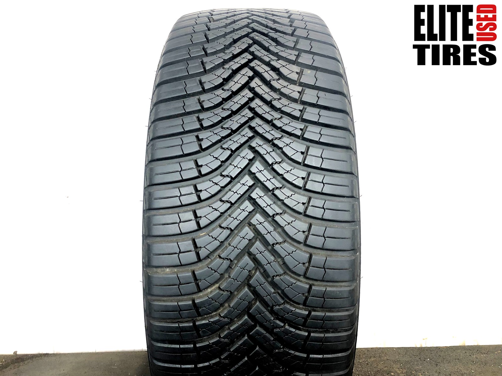 [1] Goodyear Assurance WeatherReady2 P235/55R19 235 55 19 Tire 10.5/32