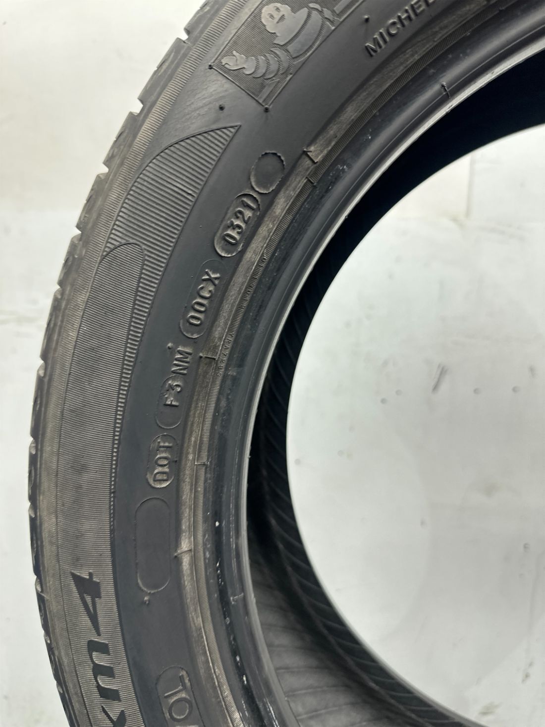 1 Used Michelin Primacy MXM4 P235/50R19 2355019 235/50/19 99 H – 9/32