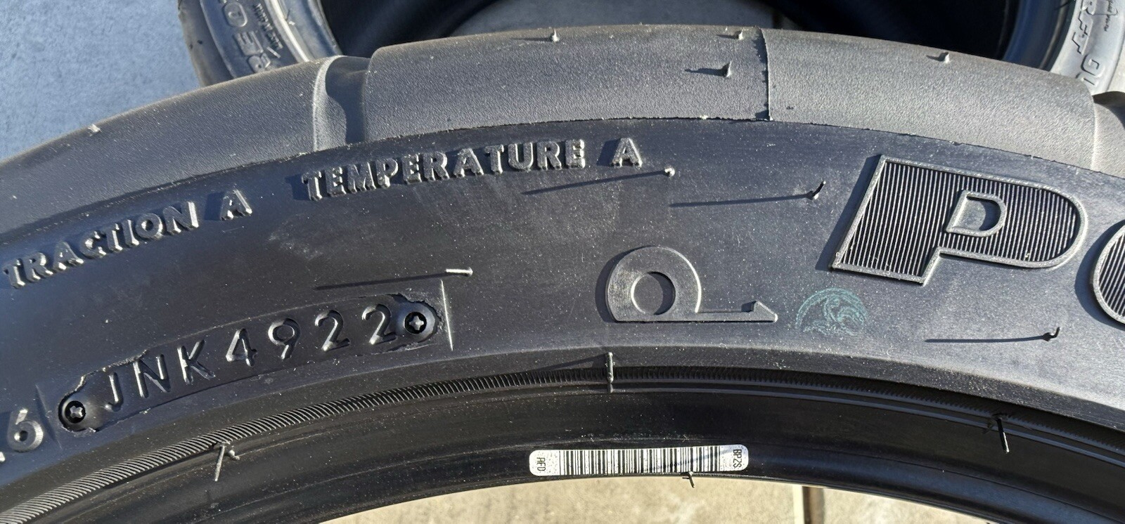 ONE BRAND NEW 285/35ZR20 (100Y) Bridgestone RE070R RFT Nissan GTR Run Flat Tire