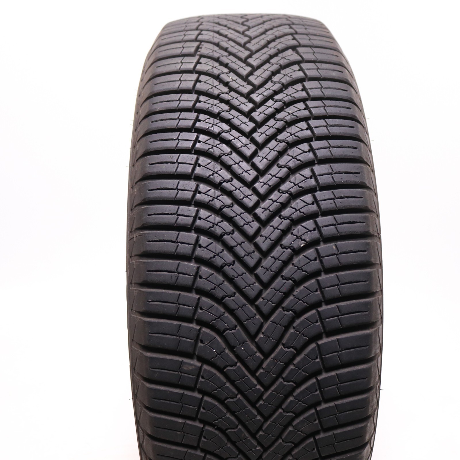 Set of 2 Used 235/60R18 Goodyear Assurance WeatherReady 2 – 107V – 8.5-9.5/32