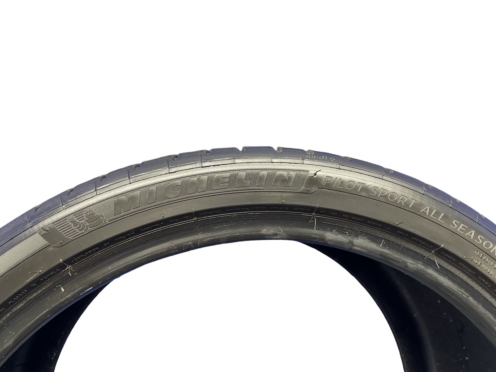 285/30ZR20 99Y MICHELIN PILOT SPORT ALL SEASON 4 6/32NDS DATECODE 3223