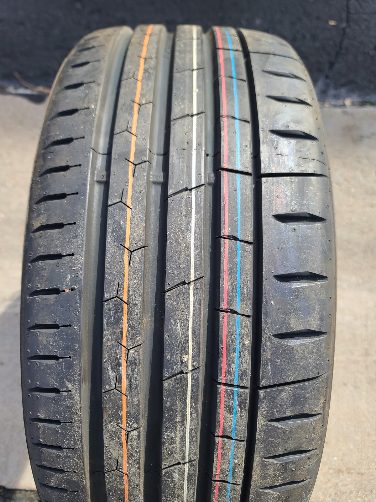 NEW Tire Continental ExtremeContact Sport 02 245/40ZR19 98Y XL DOT 2724