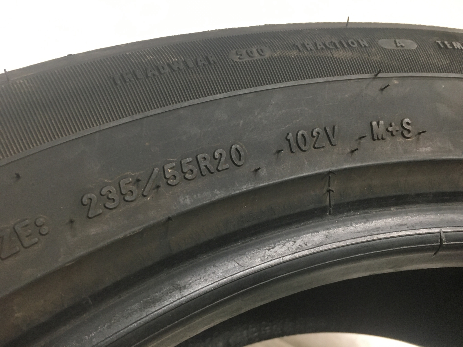 [1] Goodyear Eagle Touring P235/55R20 235 55 20 Tire 7.0-7.5/32
