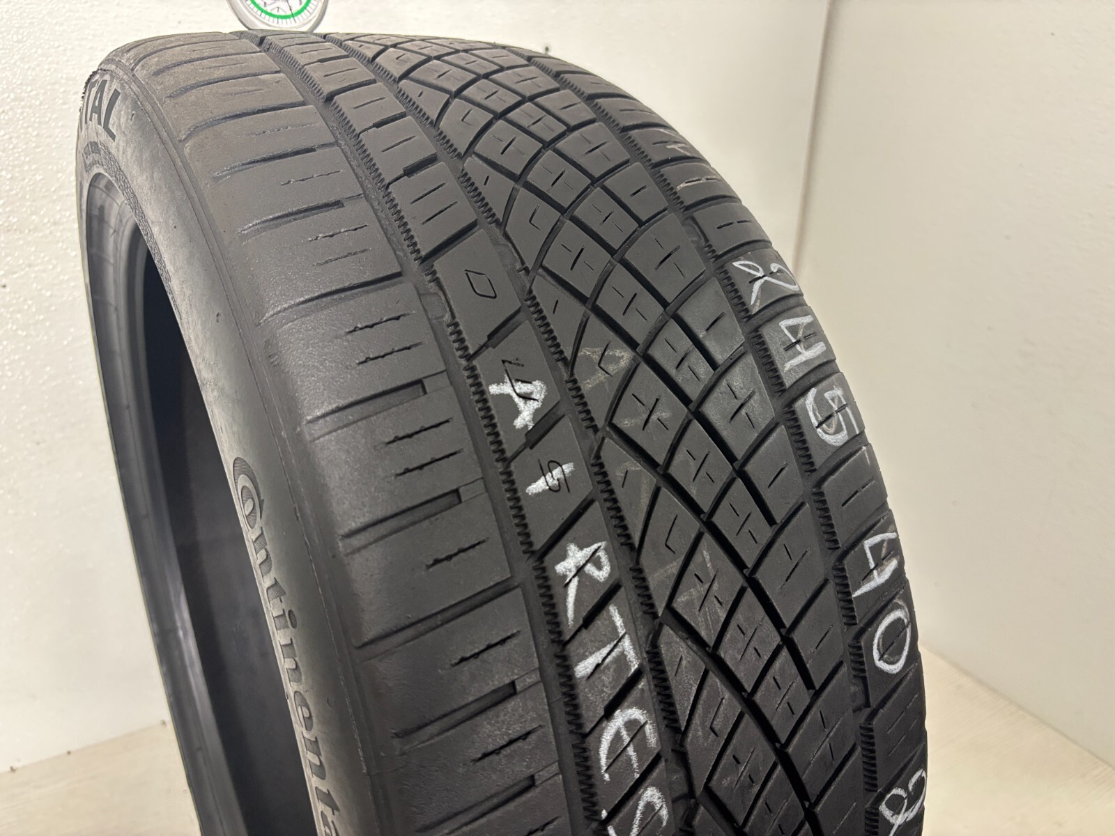 NO SHIPPING ONLY LOCAL PICK UP 1 Tire 245 40 20 Continental ExtremeContact