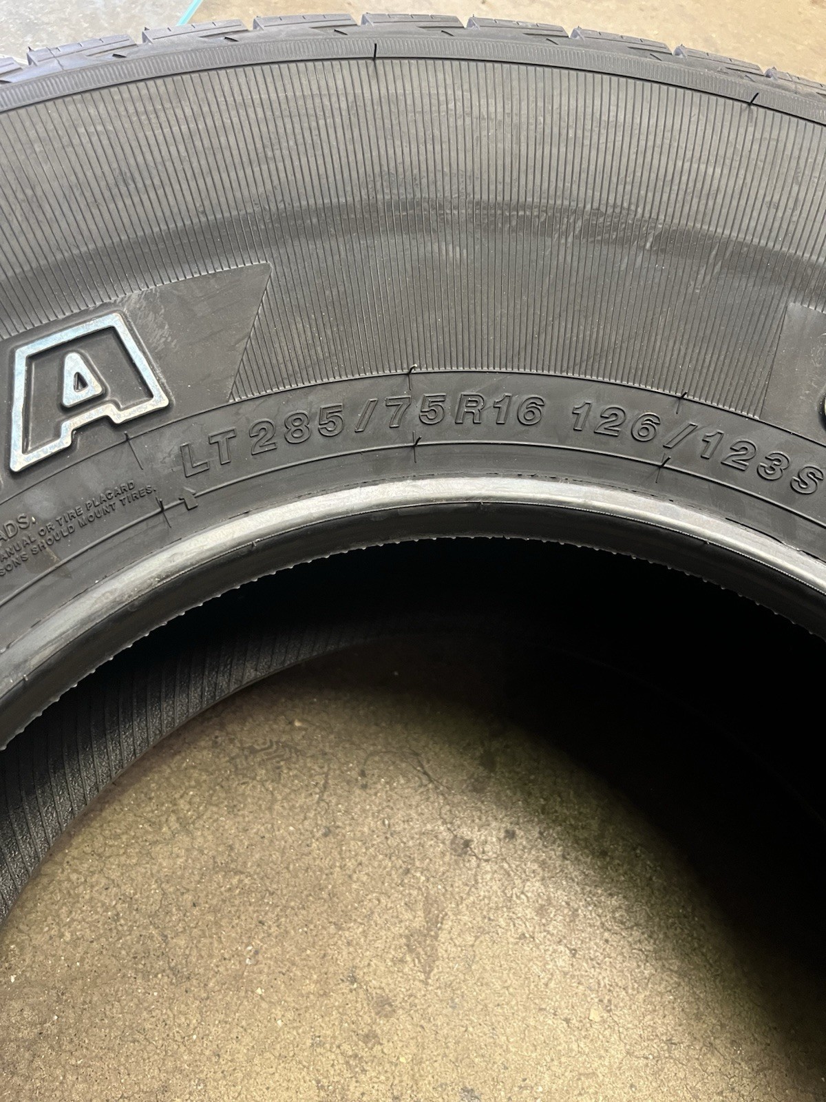 1 Yokohama Geolandar H/T G056 LT285/75R16 10-Ply 126 S Tire 2857516 285 75 16