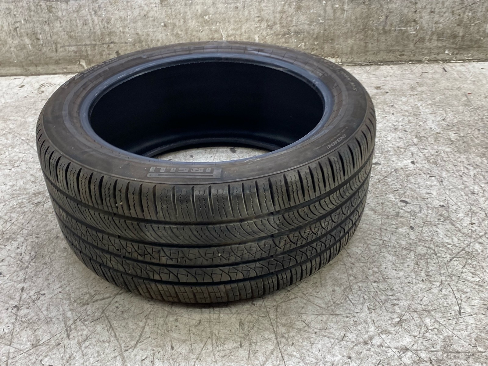 Pirelli P Zero All Season 285/40R20 TIre 8/32nds Tread Depth Datecode 2724