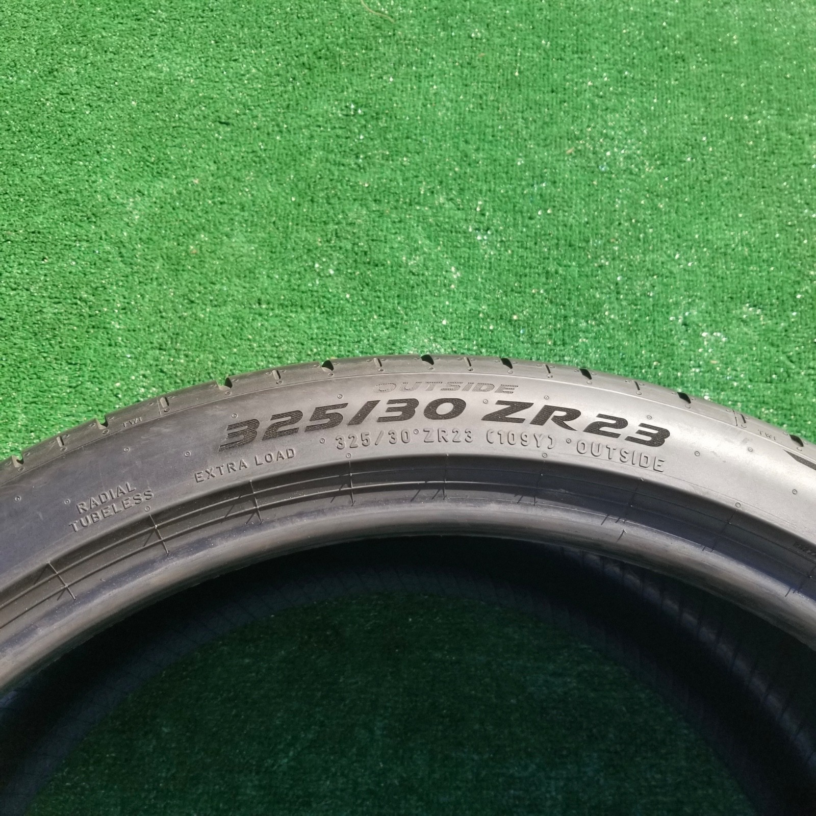 325/30R23 Pirelli P Zero PZ5 Elect Tire L1 Lamborghini Urus SE 325/30ZR23 70%
