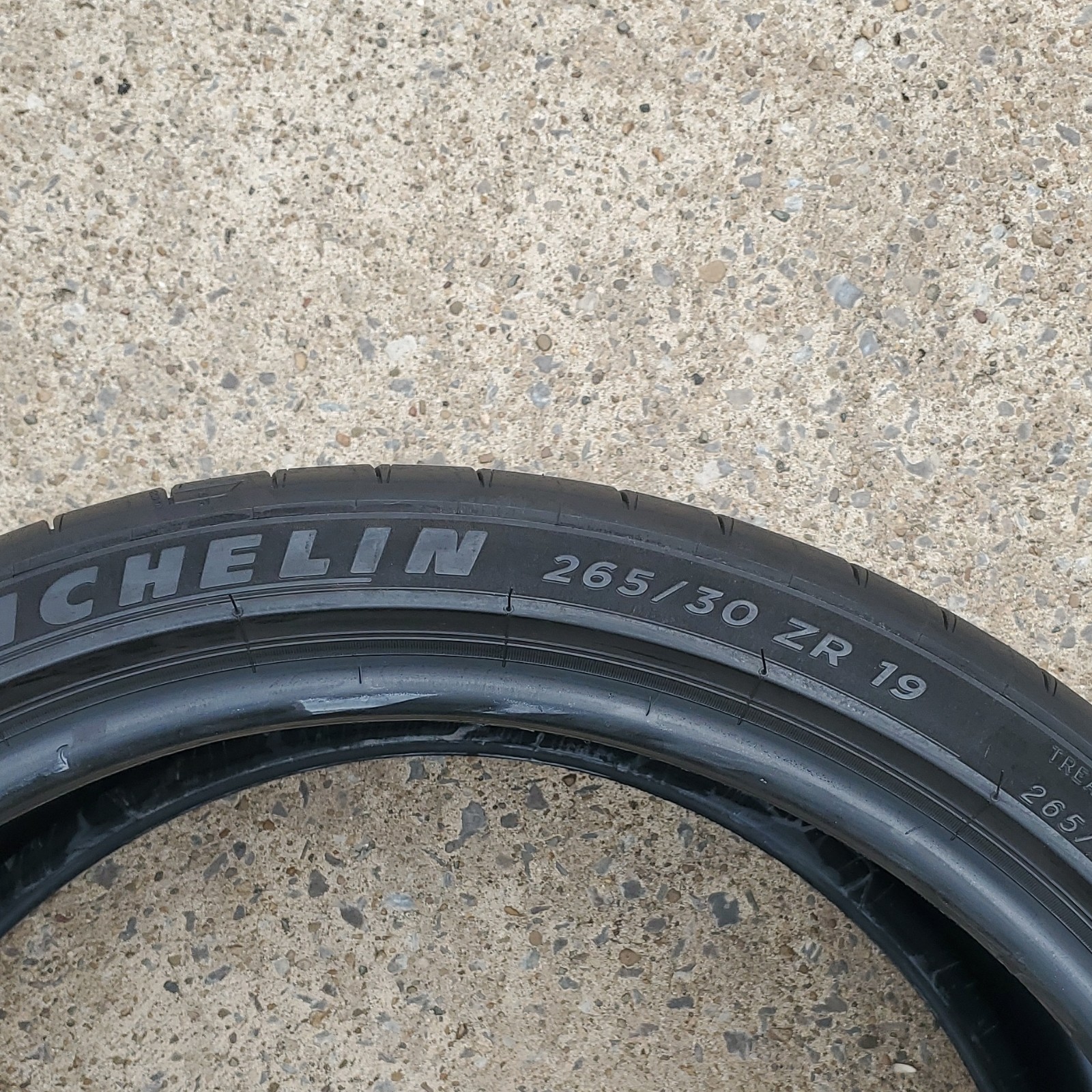 265/30ZR19 93Y MICHELIN PILOT SPORT 4S 8/32NDS DATECODE 4723 *TREAD INDENT*