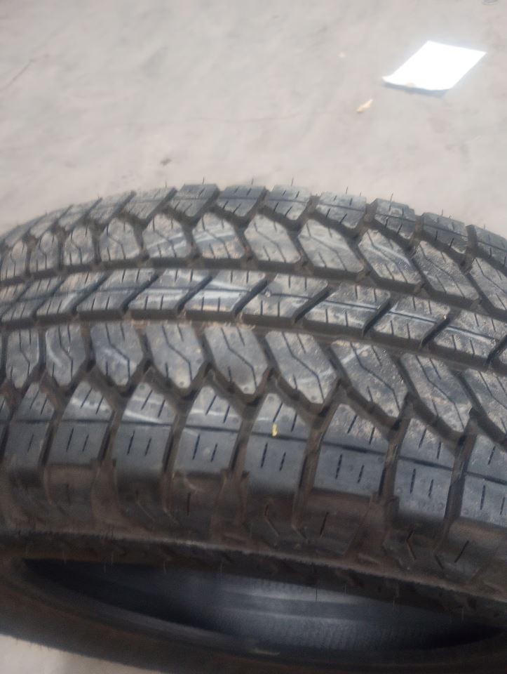 Need Patch 275/60 R20 Tire Bridgestone Dueler 10/32 Tread Depth 3162661
