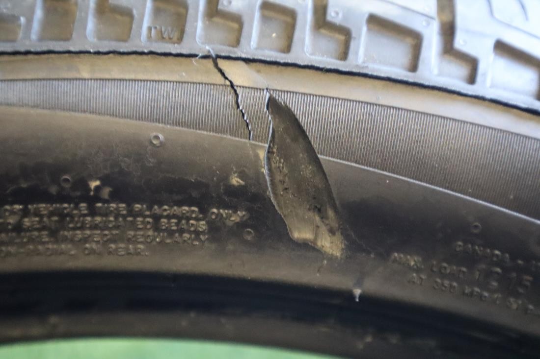285 40 23 Pirelli Scorpion MS 90% Tread 9/32 115Y #26445