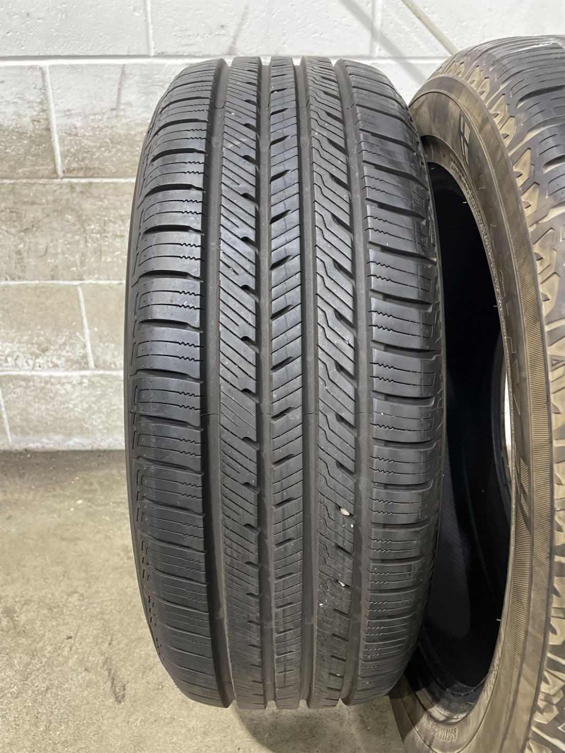 2x P235/55R20 Yokohama YK-CTX 10/32 102 V Used Tires 2355520