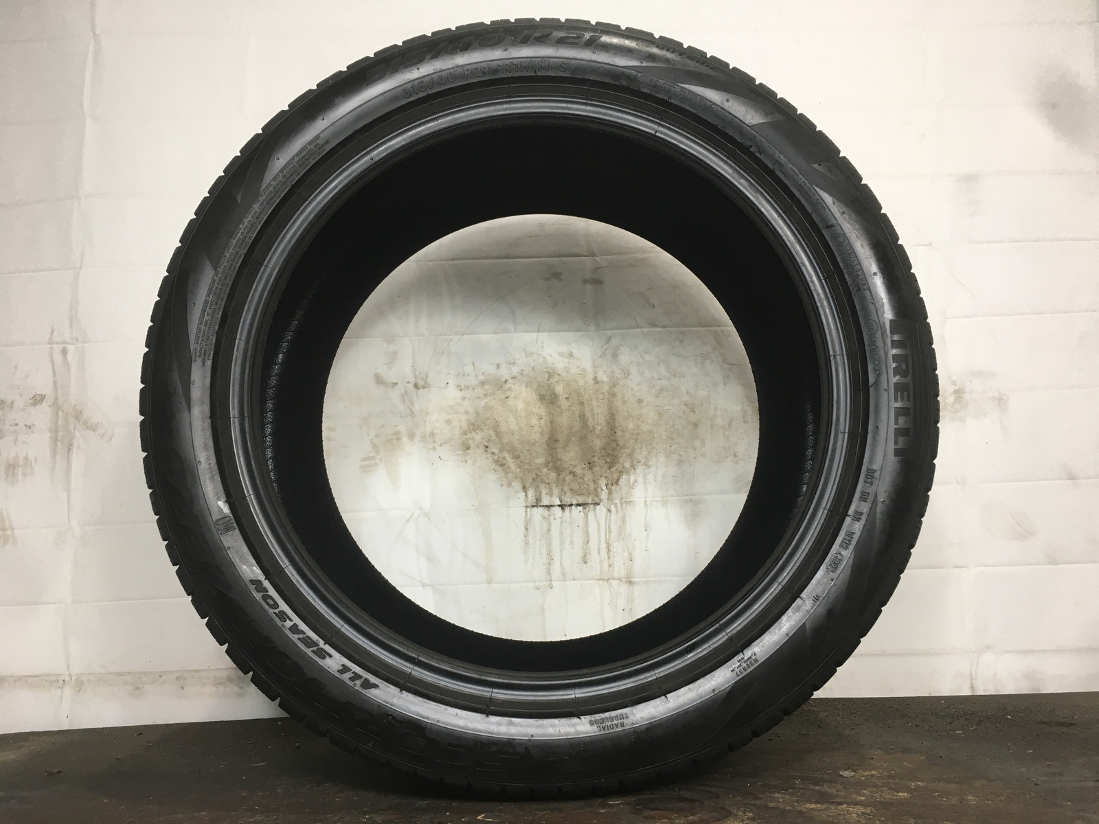 [1] Pirelli Scorpion Zero All Season P315/40R21 315 40 21 Tire 8.5-9.25/32