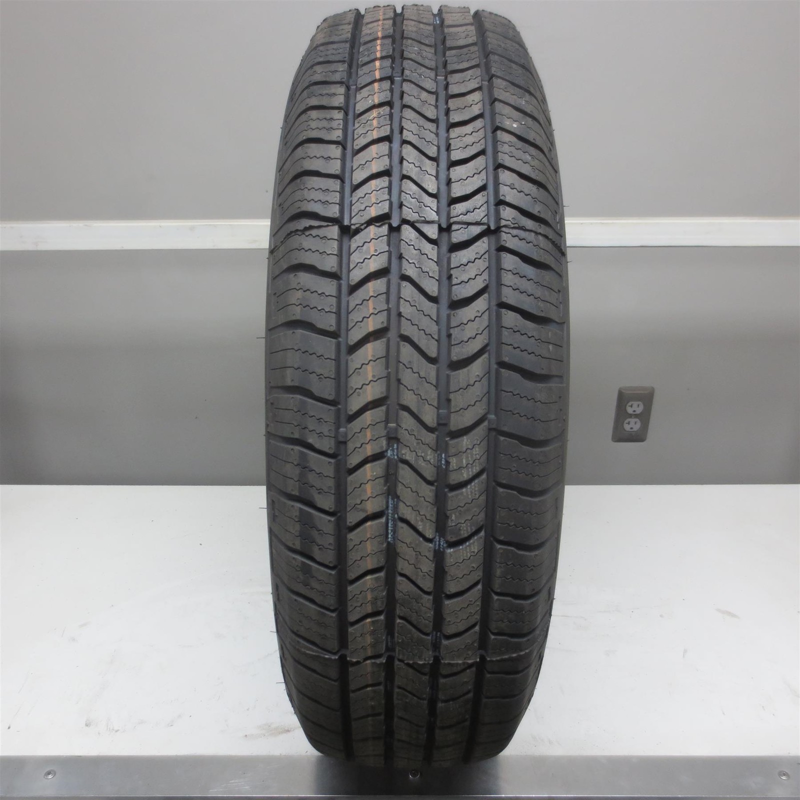 225/75R16 Starfire Solarus HT 104T Used Tire (10/32nd) NO PATCHES! (QTY 1)