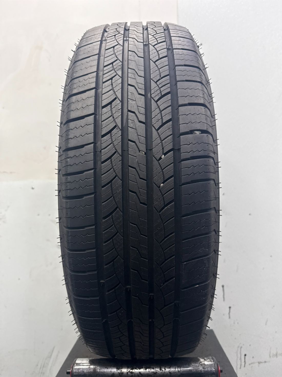 1 Used P255/70R18 Mavis All Season HT 113 H – 9/32