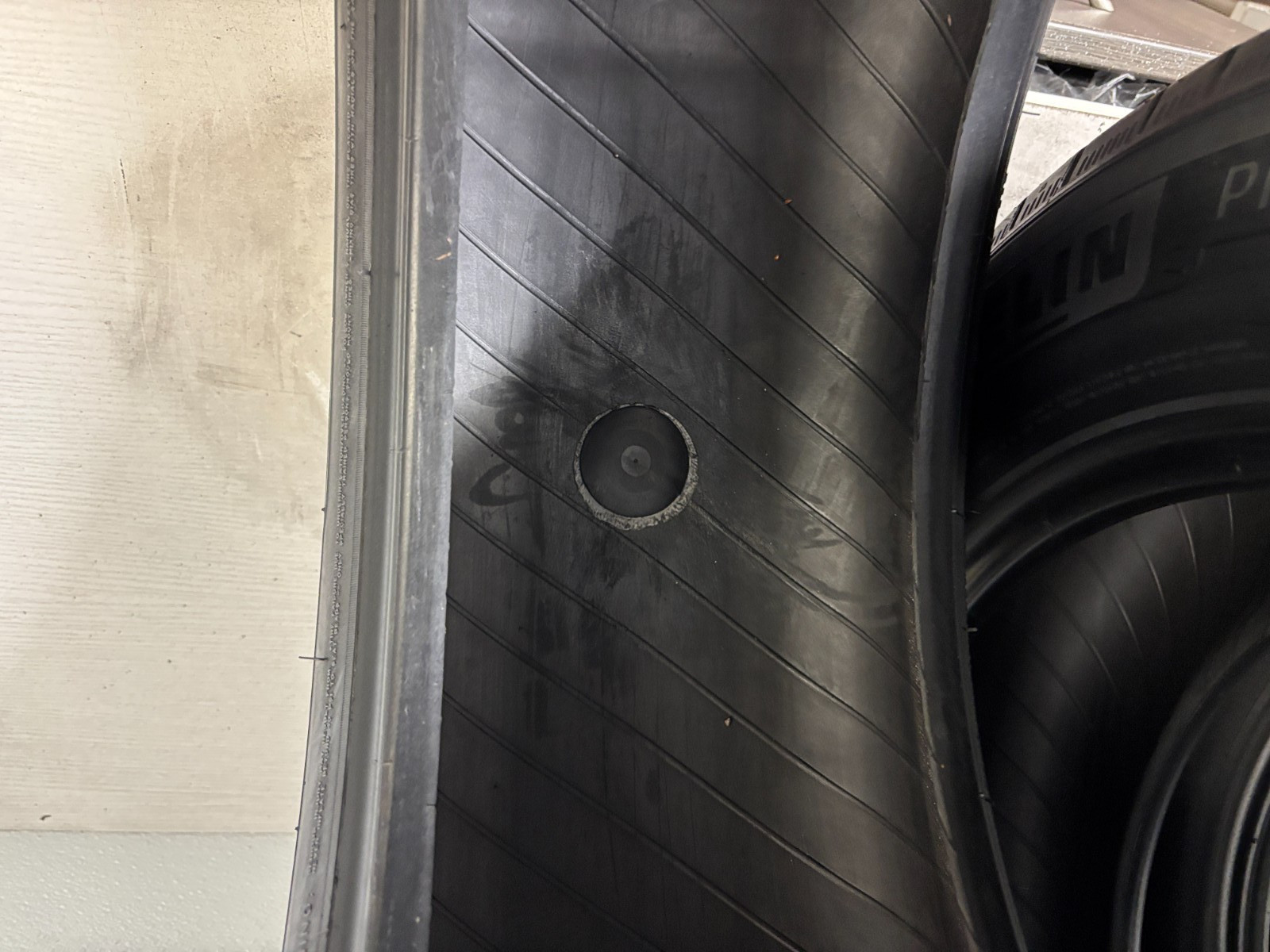 NO SHIPPING ONLY LOCAL PICK UP Set 4 Tires 235 65 18 Michelin Primacy Tour A/S