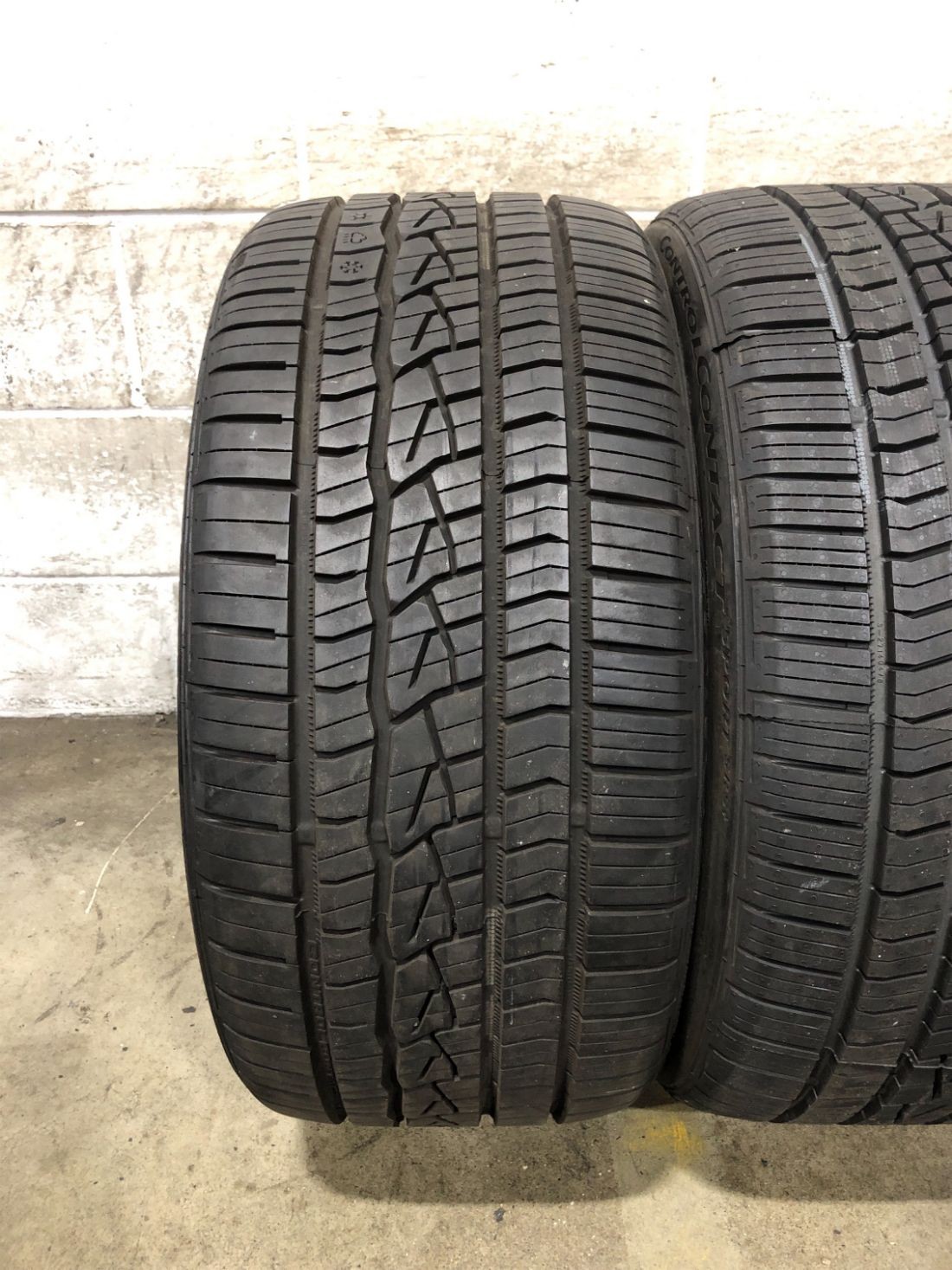 2x P255/35R19 Continental ControlContact Sport SRS+ 9-10/32 96 Y Used Tires